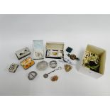 A collection of vintage costume jewellery to include brooches, buckles and necklaces etc (a lot)