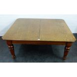 Early 20th century oak extending dining table, 152 x 121cm