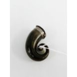 Scottish curly horn snuff mull of small proportions, with white metal thistle hinges and mounts, 5cm