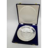 Queen Elizabeth II Silver Jubilee plate in fitted presentation case by Roberts & Dore, London