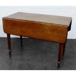 Mahogany Pembroke table on tapering supports, 76 x 106cm