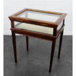 Small mahogany table vitrine, 53 x 47cm