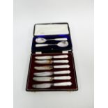 Set of six silver and mother of pearl handled fruit knives, Sheffield 1952, in fitted case