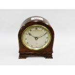Oak cased Elliot mantle clock, the silvered dial with Roman numerals, 15 x 13cm