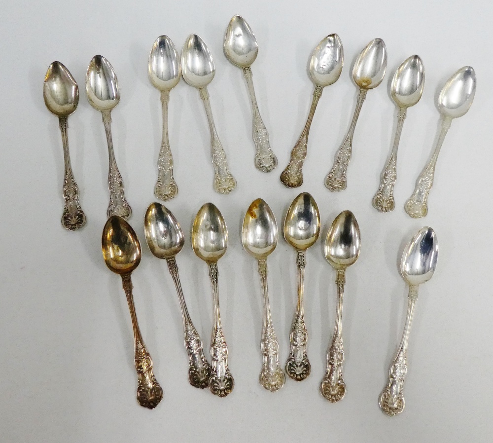 Victorian set of sixteen Scottish silver Queens pattern teaspoons with makers mark JJM, Glasgow 1864