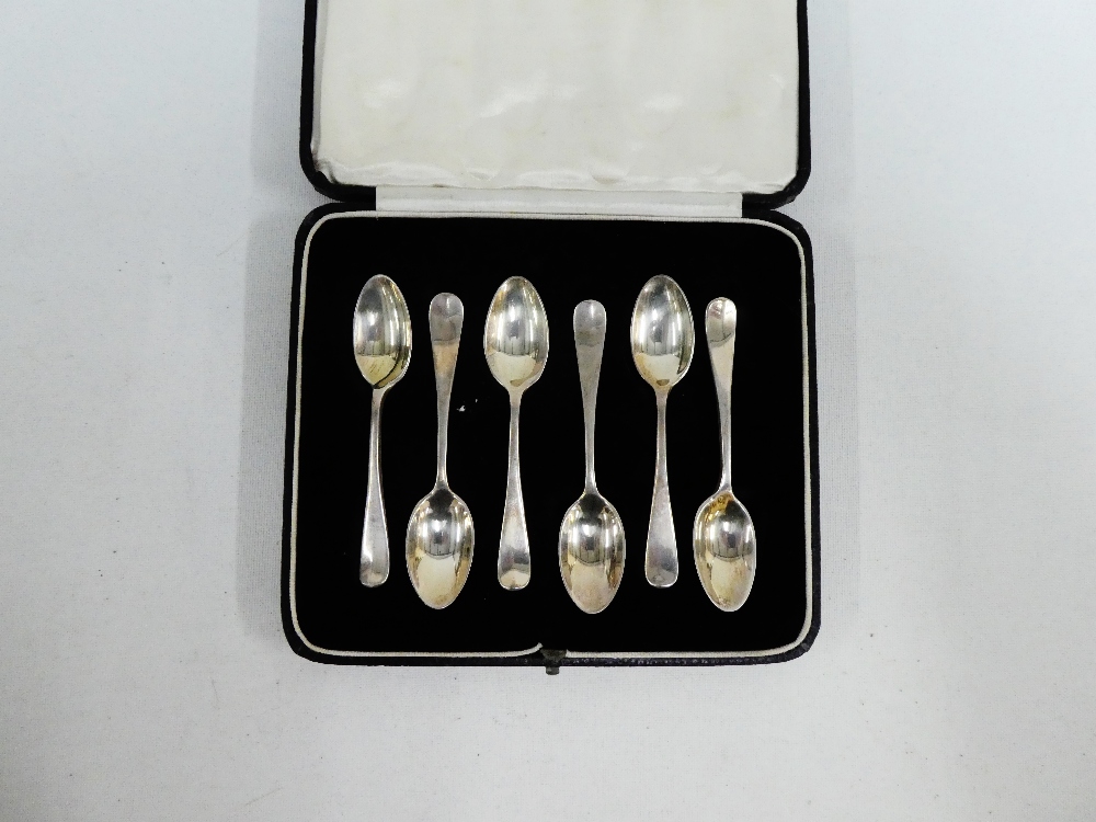 Cased set of six London silver teaspoons (6)