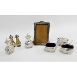 A mixed lot to include a five piece Chester silver condiment set, two Birmingham silver pepper