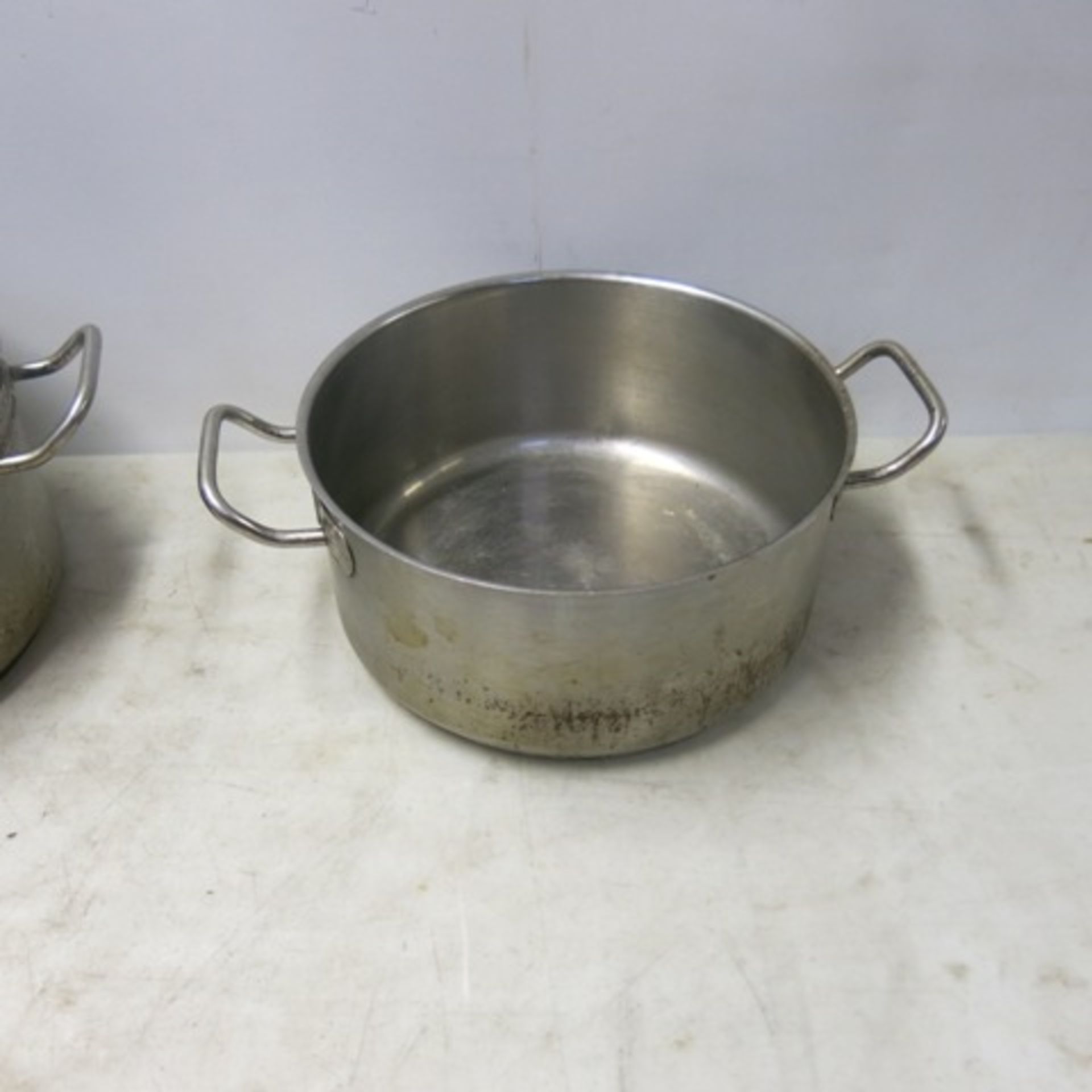 Lot of Assorted Kitchen Equipment to Include: 4 x Stock Pots with 2 Lids, 4 x Stainless Steel Mixing - Image 12 of 12