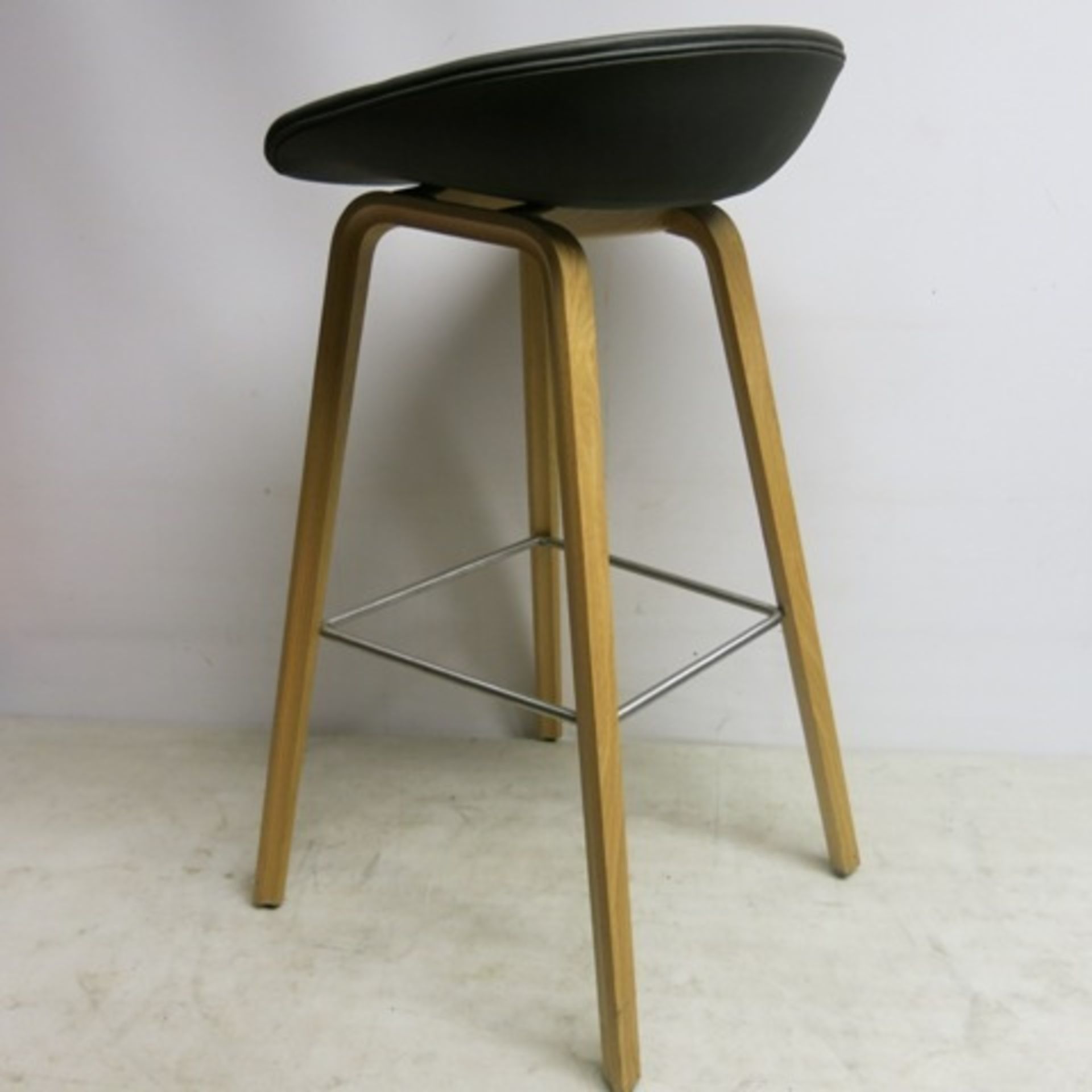 Designer 'Hay' About A Stool Model AAS32 High Stool in Matt Lacquered Oak & Charcoal Grey Padded - Bild 3 aus 5