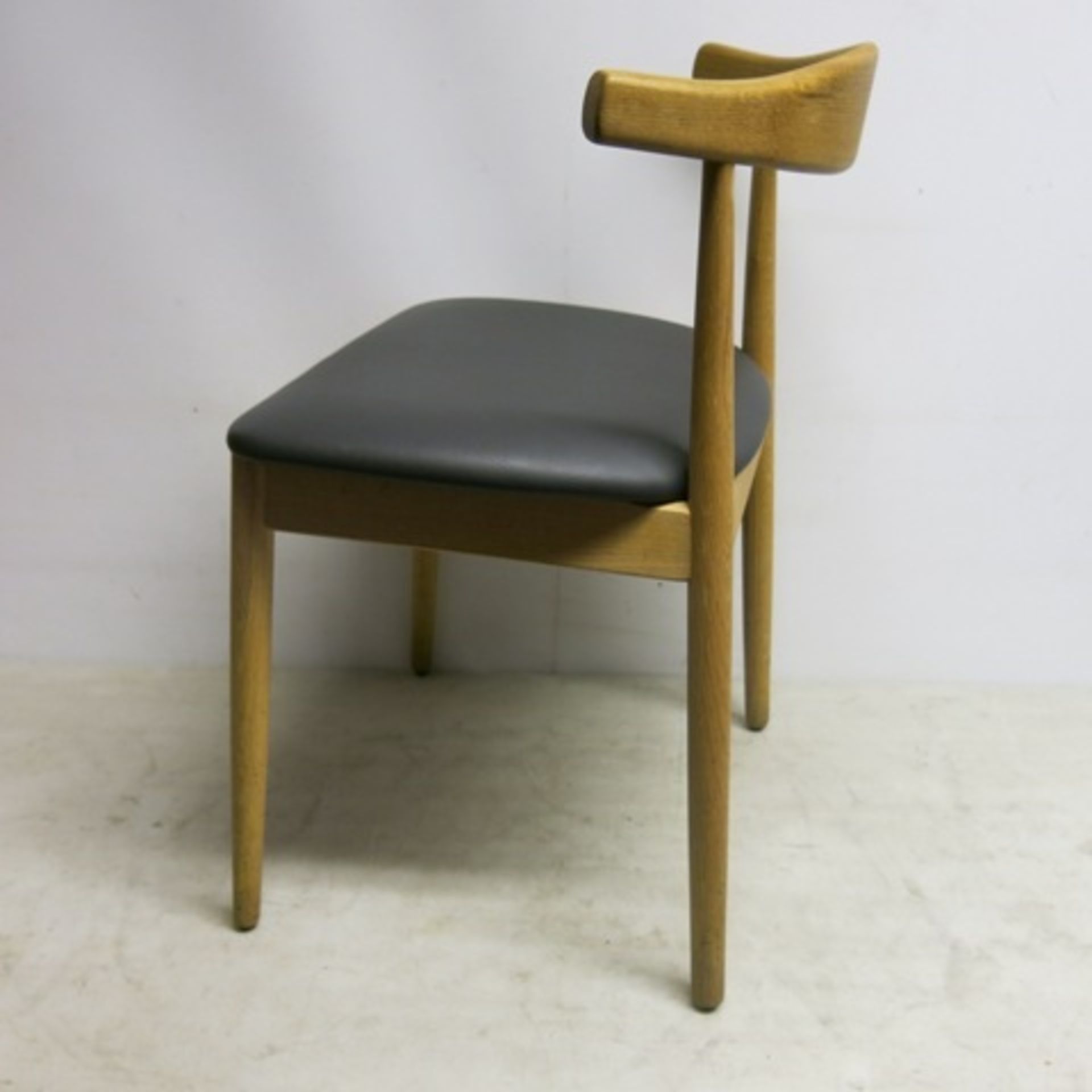 4 x Designer Style, Solid Light Oak Dining Chairs with Grey Faux Leather Padded Seat. - Image 4 of 6