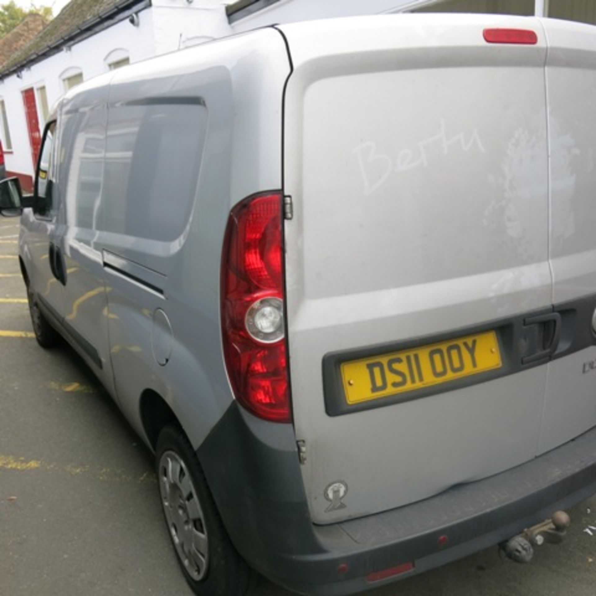 DS11 OOY: Fiat Doblo Silver Panel Van, LGV. Manual 6 Gears, Diesel, 1956cc, Mileage 164,000. 1st - Bild 7 aus 17