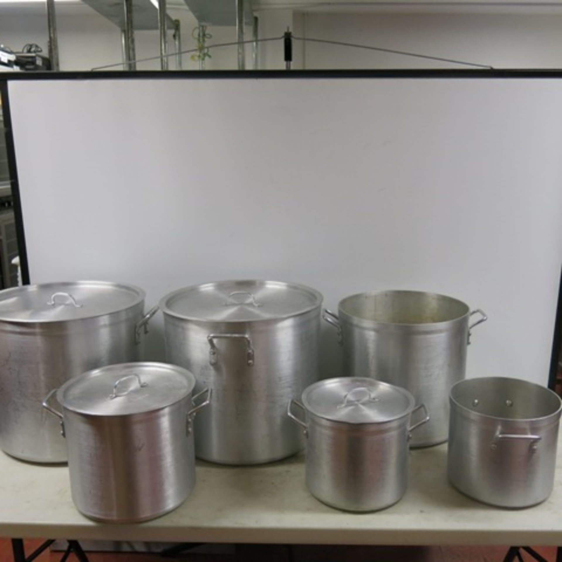 6 x Vogue Assorted Sized Aluminium Stock Pots with 4 Lids