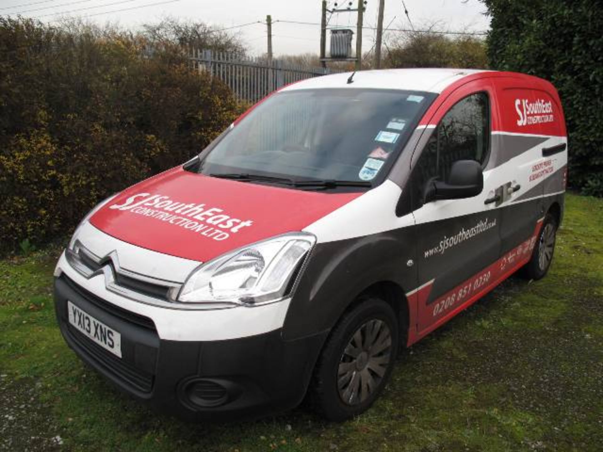 YX13 XNS: Citroen Berlingo 625 Enterprise H, White Panel Van (Sign written).