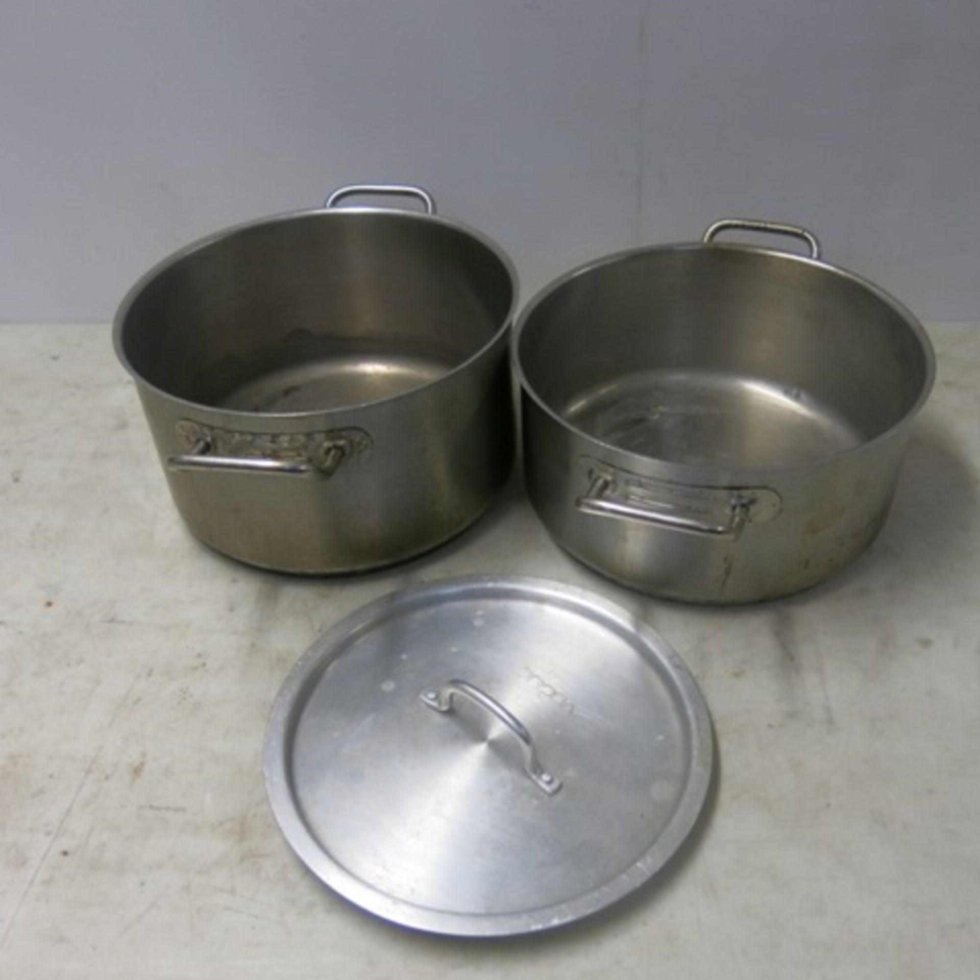 Lot of Assorted Kitchen Equipment to Include: 4 x Stock Pots with 2 Lids, 4 x Stainless Steel Mixing - Image 10 of 12