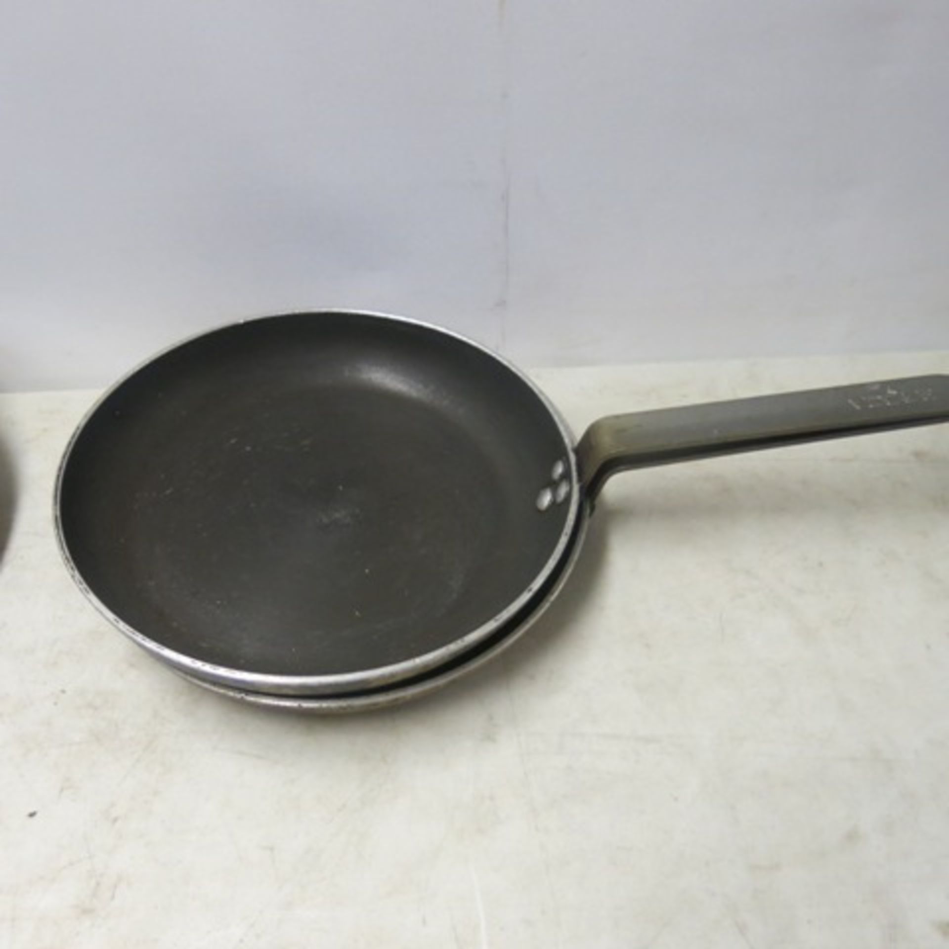 19 x Vogue Frying Pans/Skillet to Include: 2 x14", 2 x 12", 2 x 11", 2 x 10.5", 4 x 10", 4 x 9", 2 x - Bild 8 aus 11