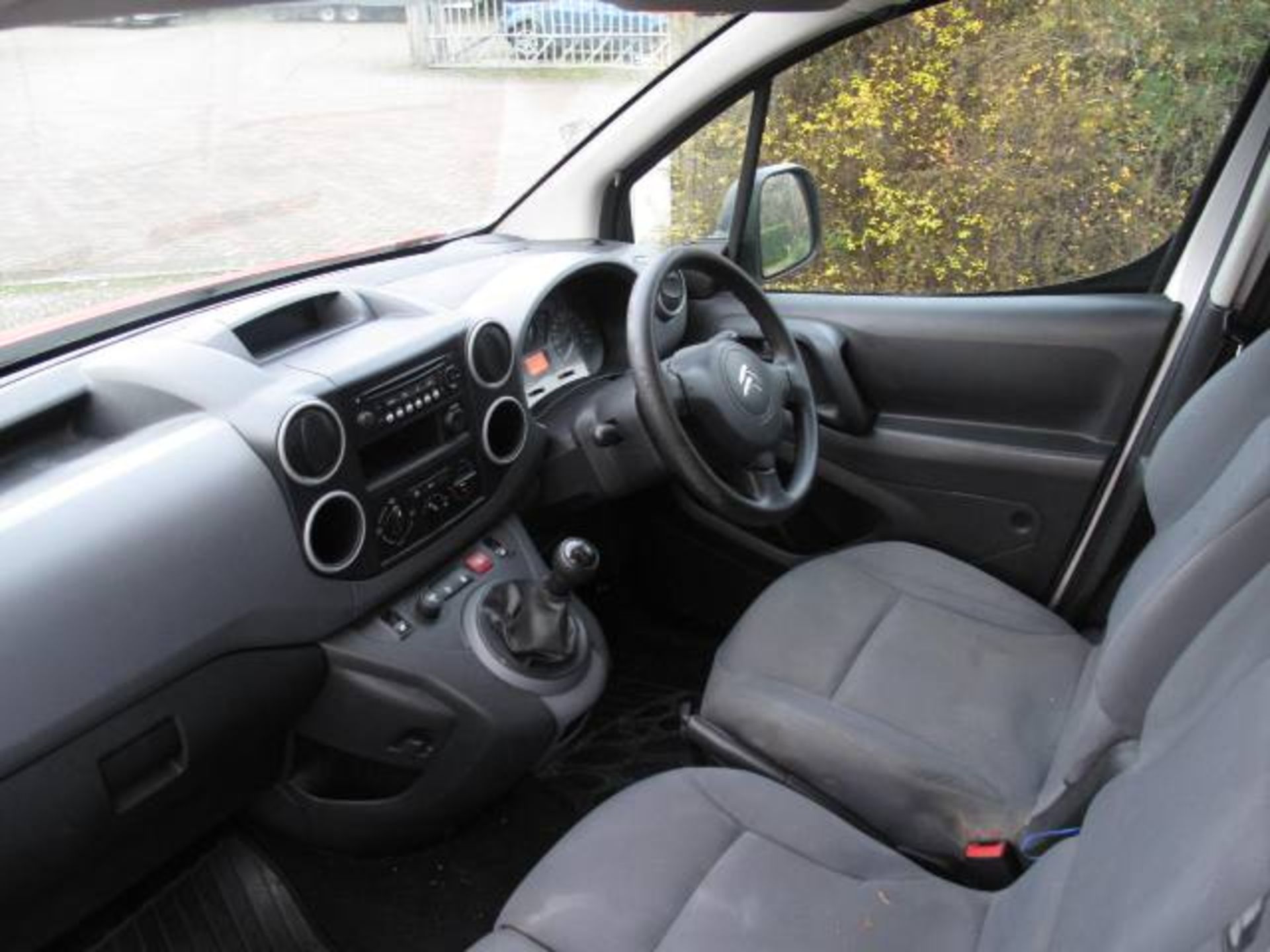 YX13 XNS: Citroen Berlingo 625 Enterprise H, White Panel Van (Sign written). - Image 17 of 24