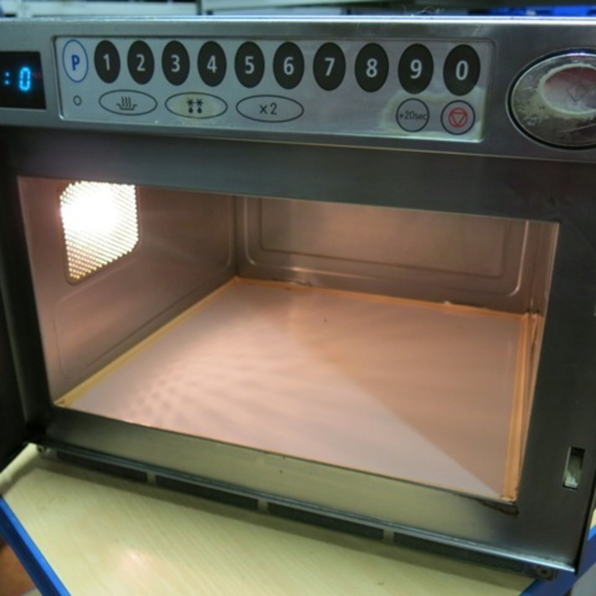 Commercial CM1329 1300W Programmable Microwave Oven - Image 3 of 3