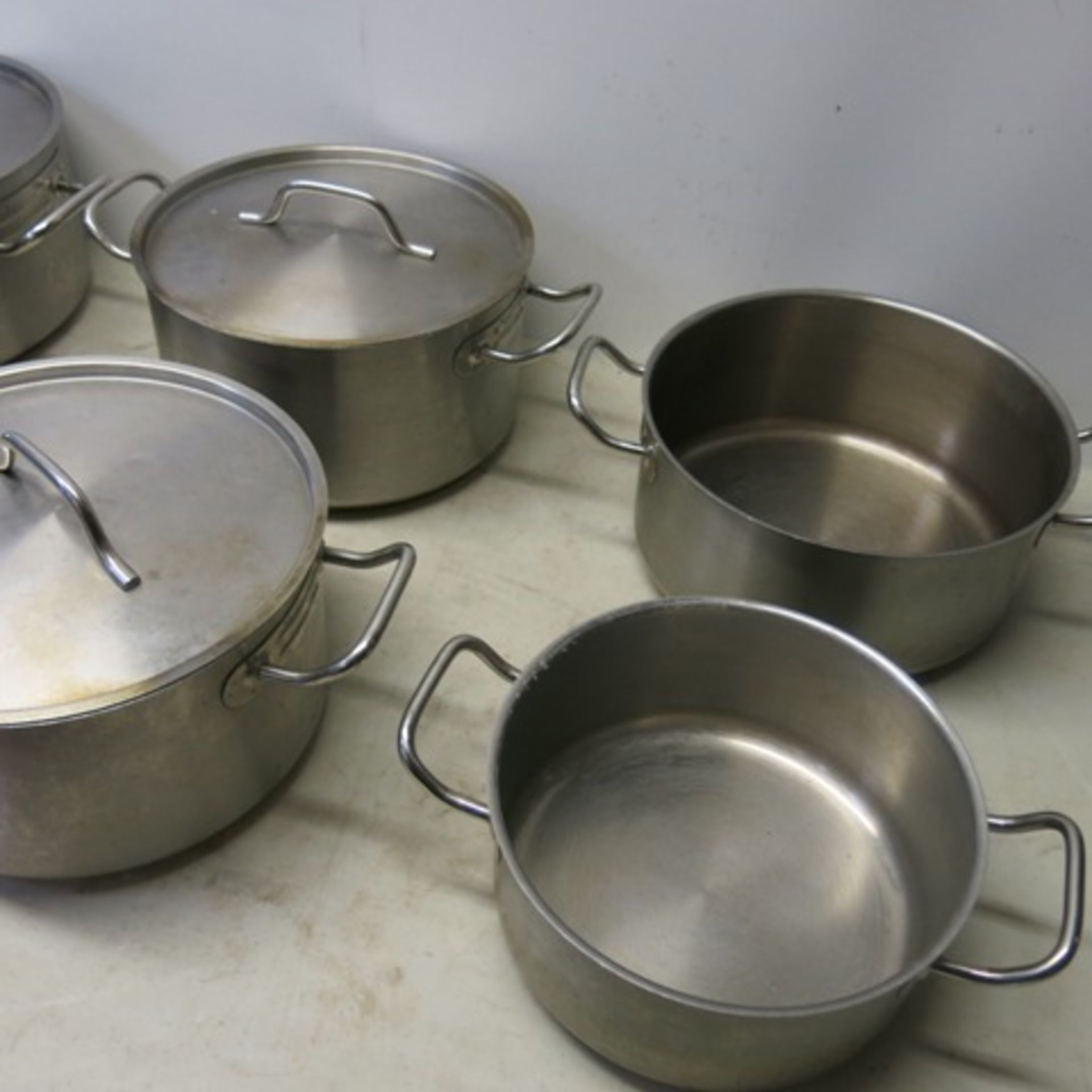 6 x Assorted Size Vogue Cooking Pans - Image 3 of 4