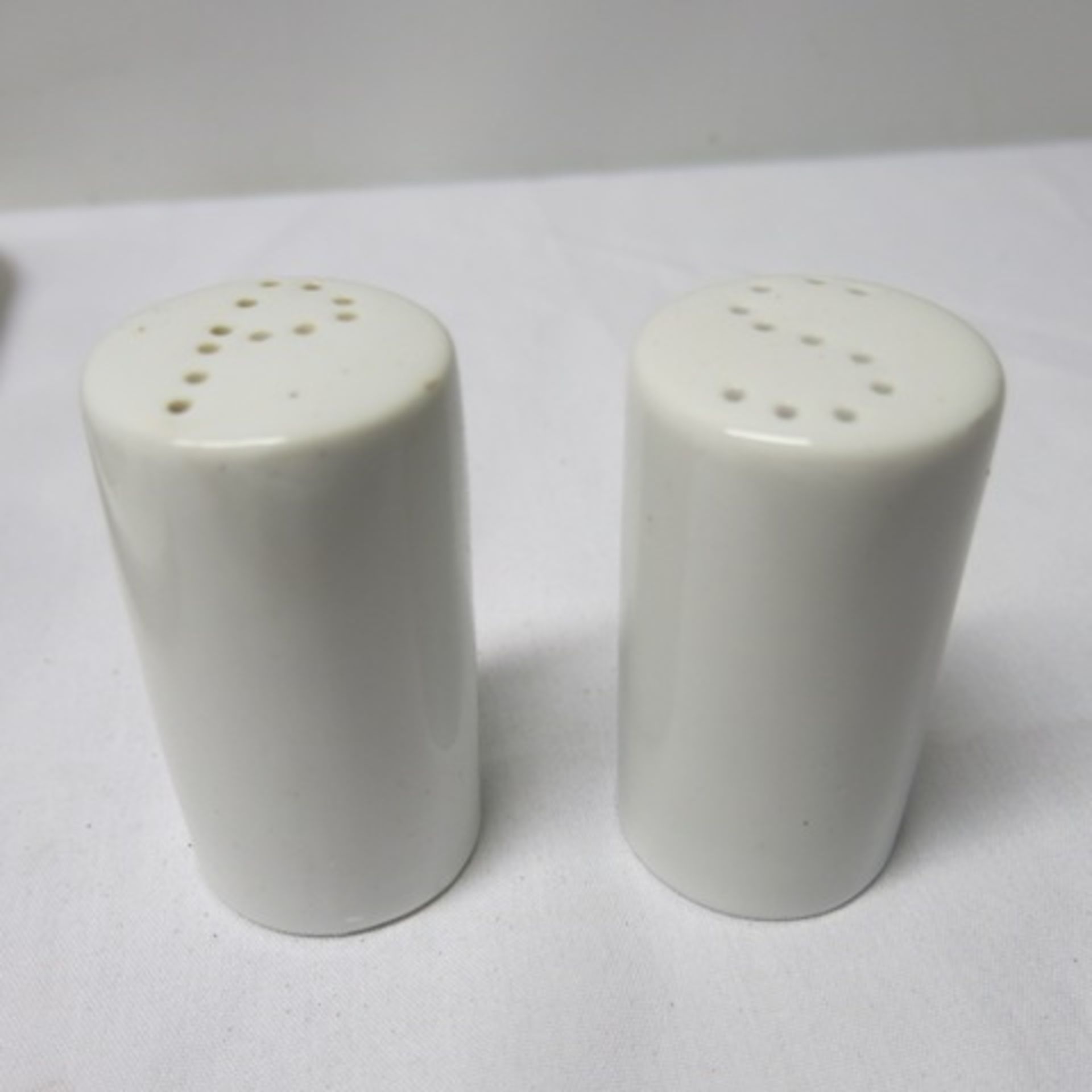 17 x Salt & 15 x Pepper Shakers in White Porcelain - Image 2 of 2
