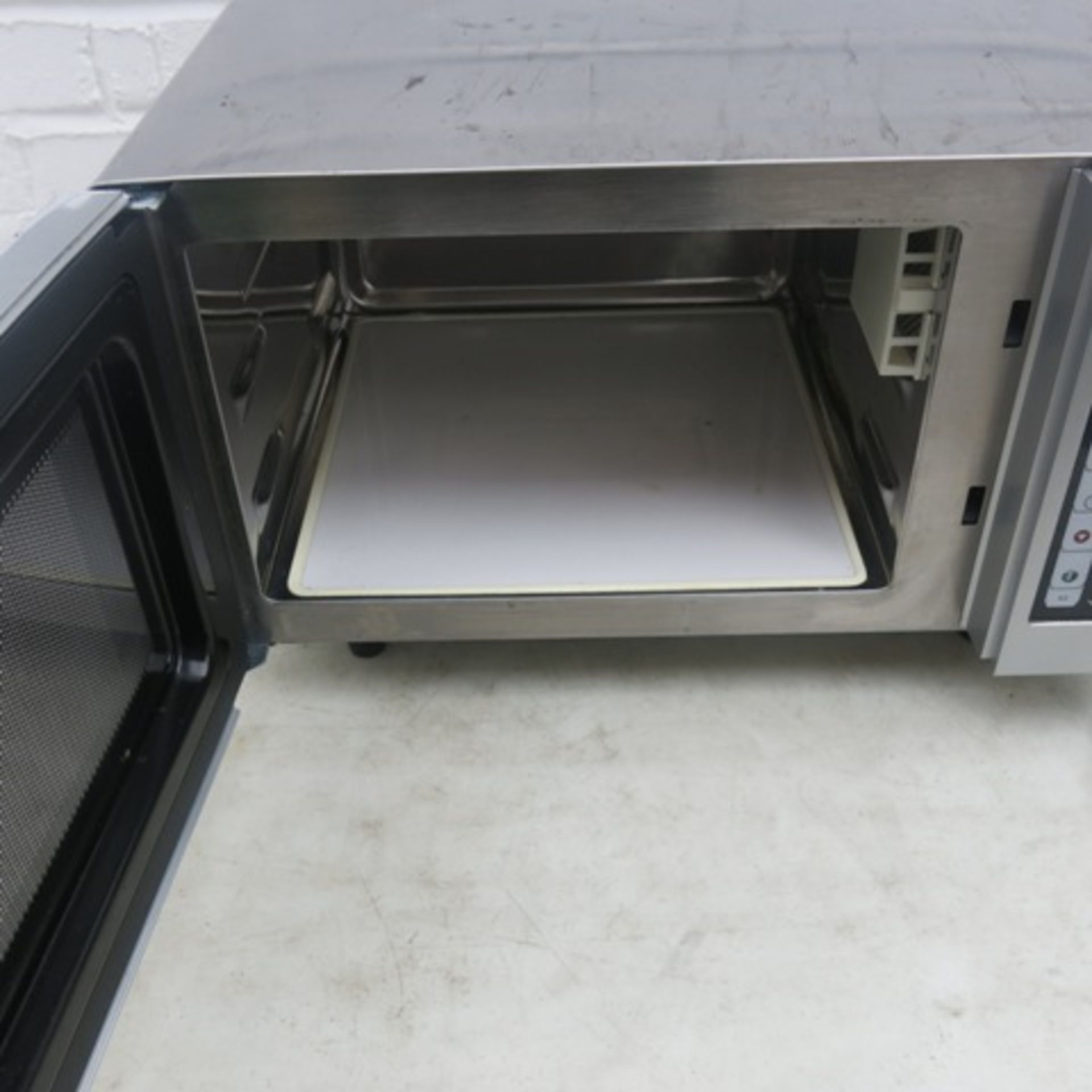 Menumaster Commercial 1550w Microwave, Model RM5510TS - Image 4 of 5