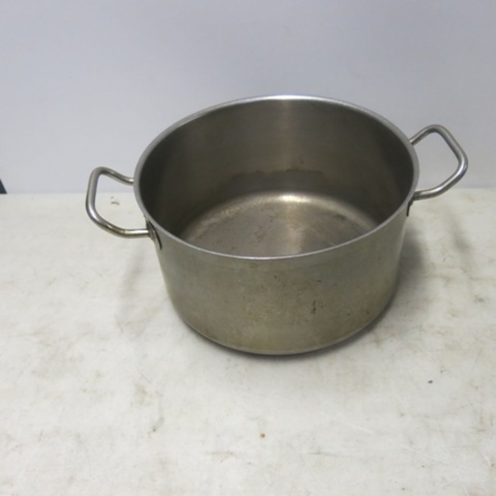 Lot of Assorted Kitchen Equipment to Include: 4 x Stock Pots with 2 Lids, 4 x Stainless Steel Mixing - Image 11 of 12