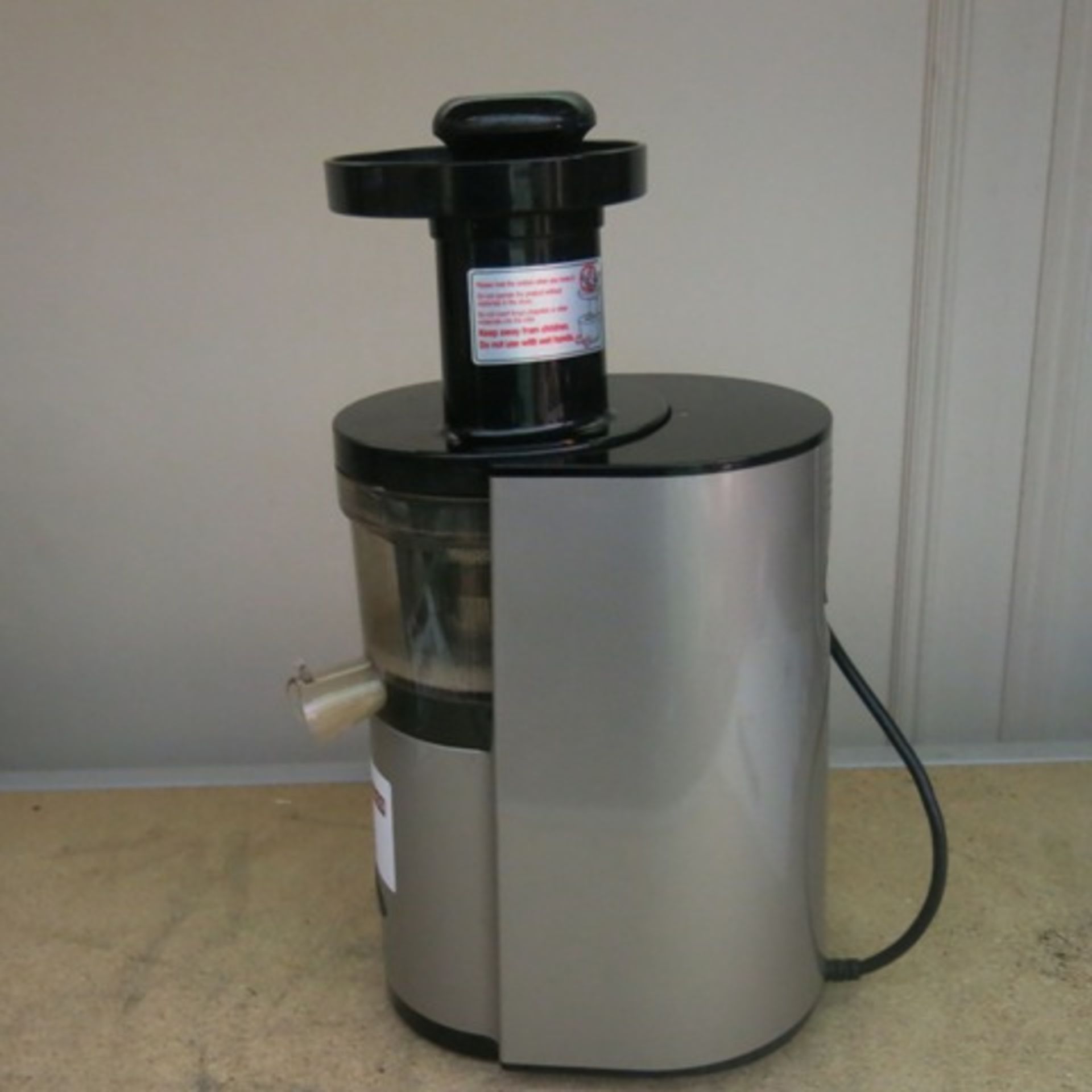 Omega Vertical Juicer, Model VSJ843RSG. Note: Missing Augur - Image 3 of 3