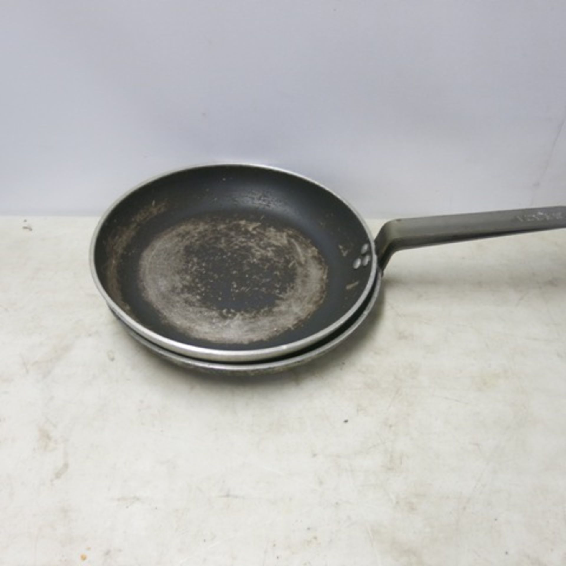 19 x Vogue Frying Pans/Skillet to Include: 2 x14", 2 x 12", 2 x 11", 2 x 10.5", 4 x 10", 4 x 9", 2 x - Bild 9 aus 11