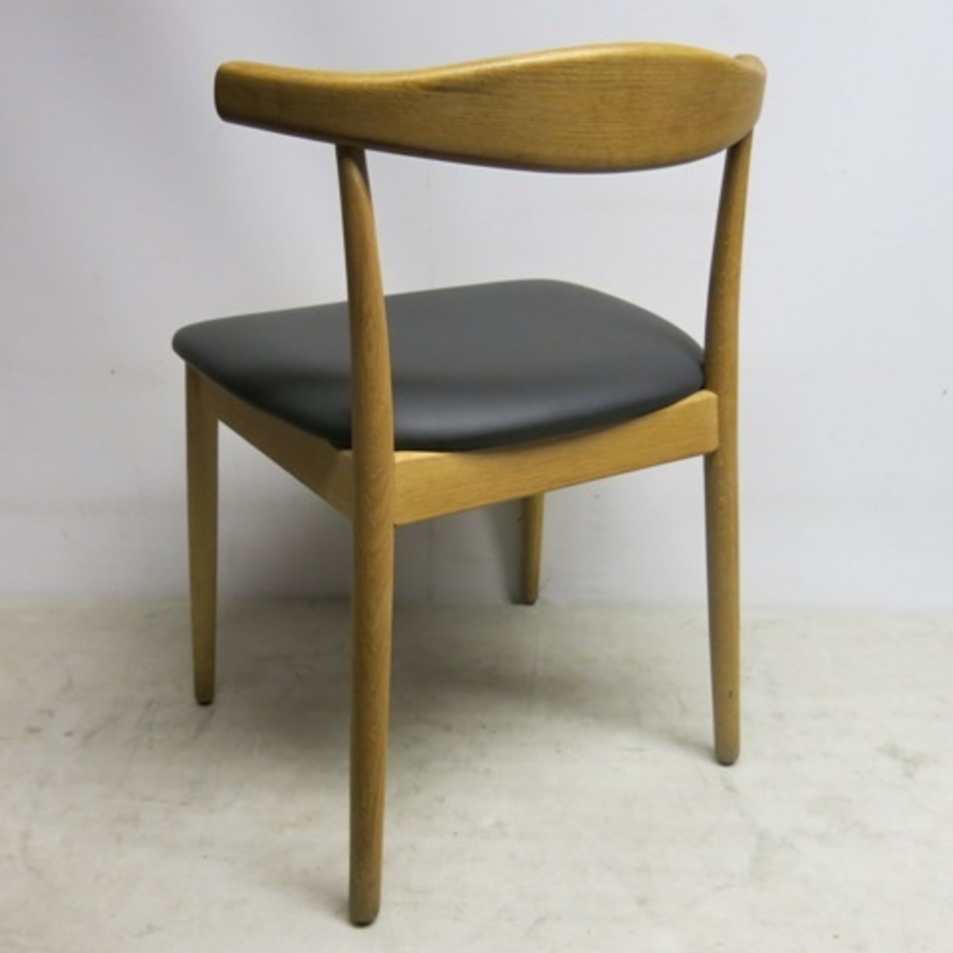 4 x Designer Style, Solid Light Oak Dining Chairs with Grey Faux Leather Padded Seat. - Image 5 of 6