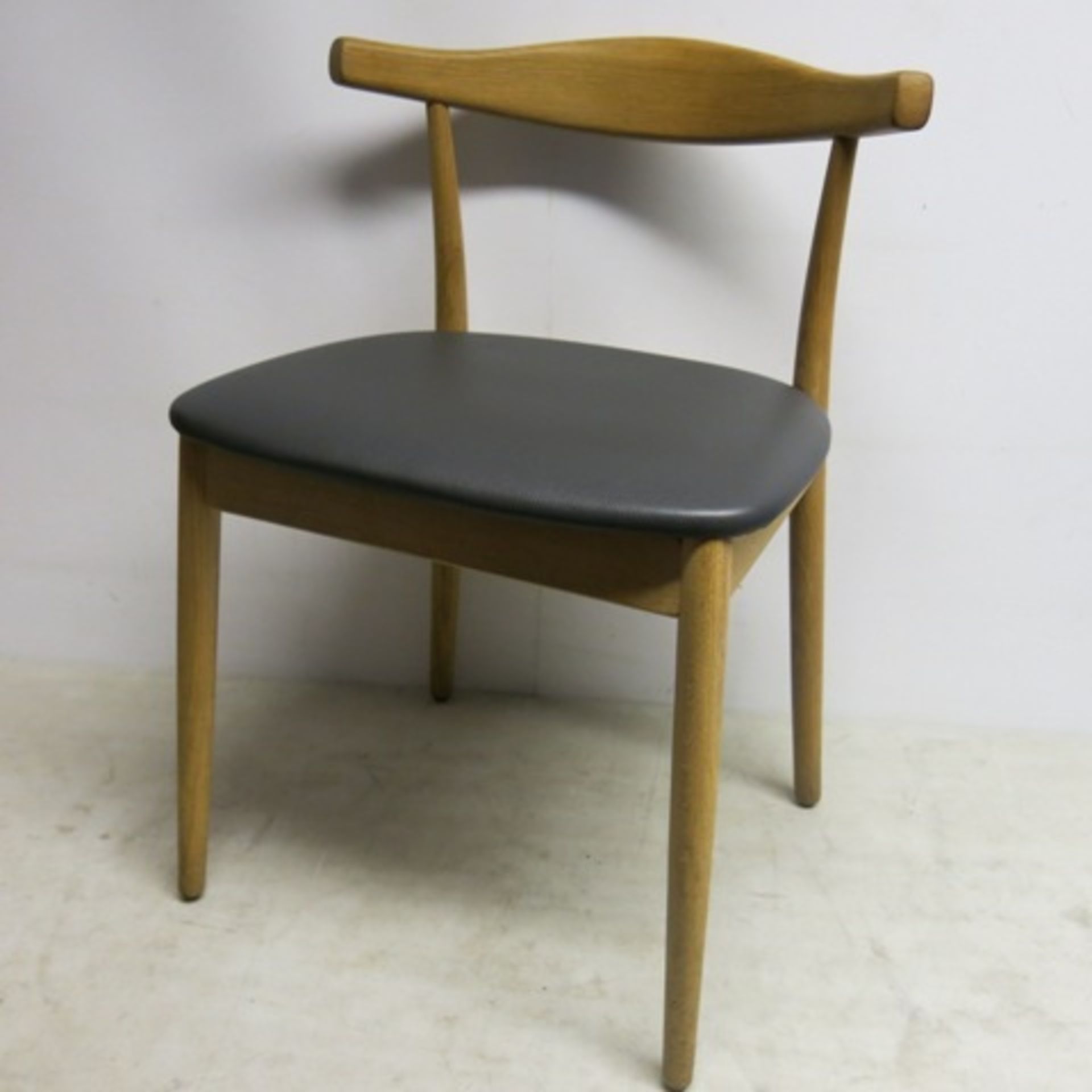 4 x Designer Style, Solid Light Oak Dining Chairs with Grey Faux Leather Padded Seat. - Image 3 of 7