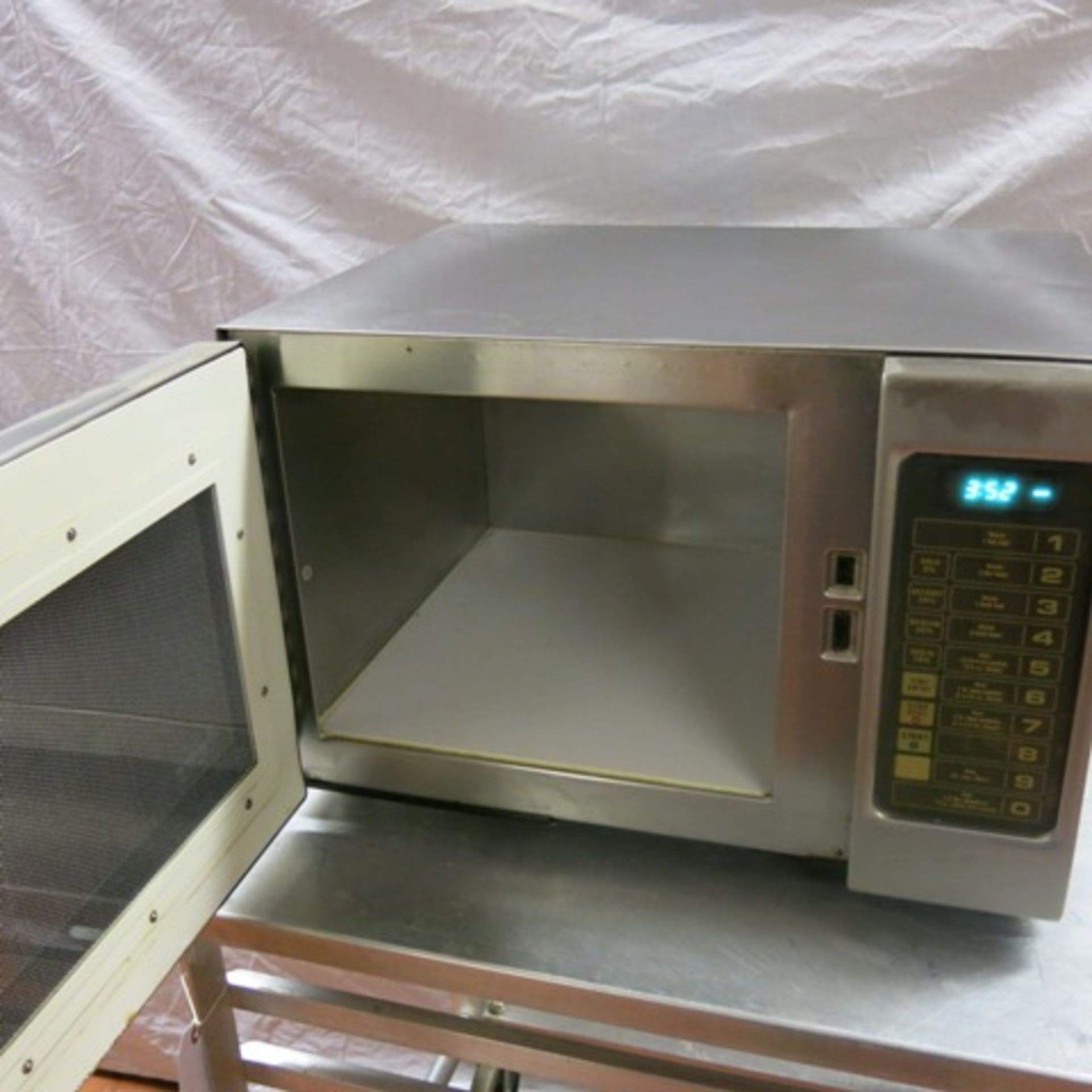 Amana Commercial Stainless Steel 1300W Microwave Oven, Model URFS511. - Bild 5 aus 6