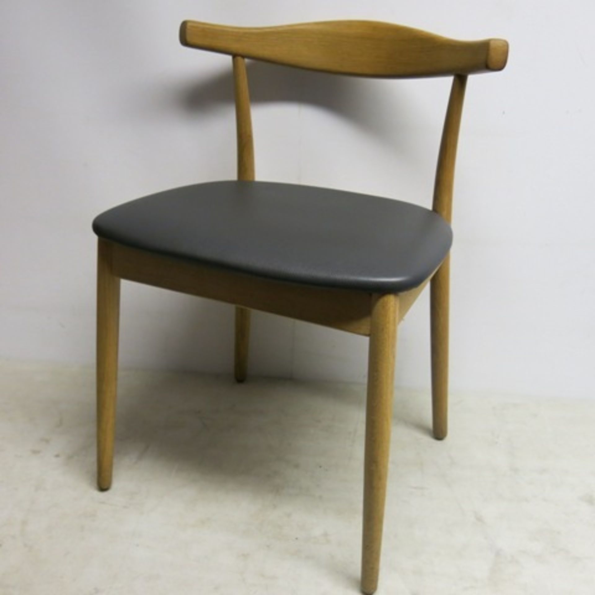 4 x Designer Style, Solid Light Oak Dining Chairs with Grey Faux Leather Padded Seat. - Image 3 of 6