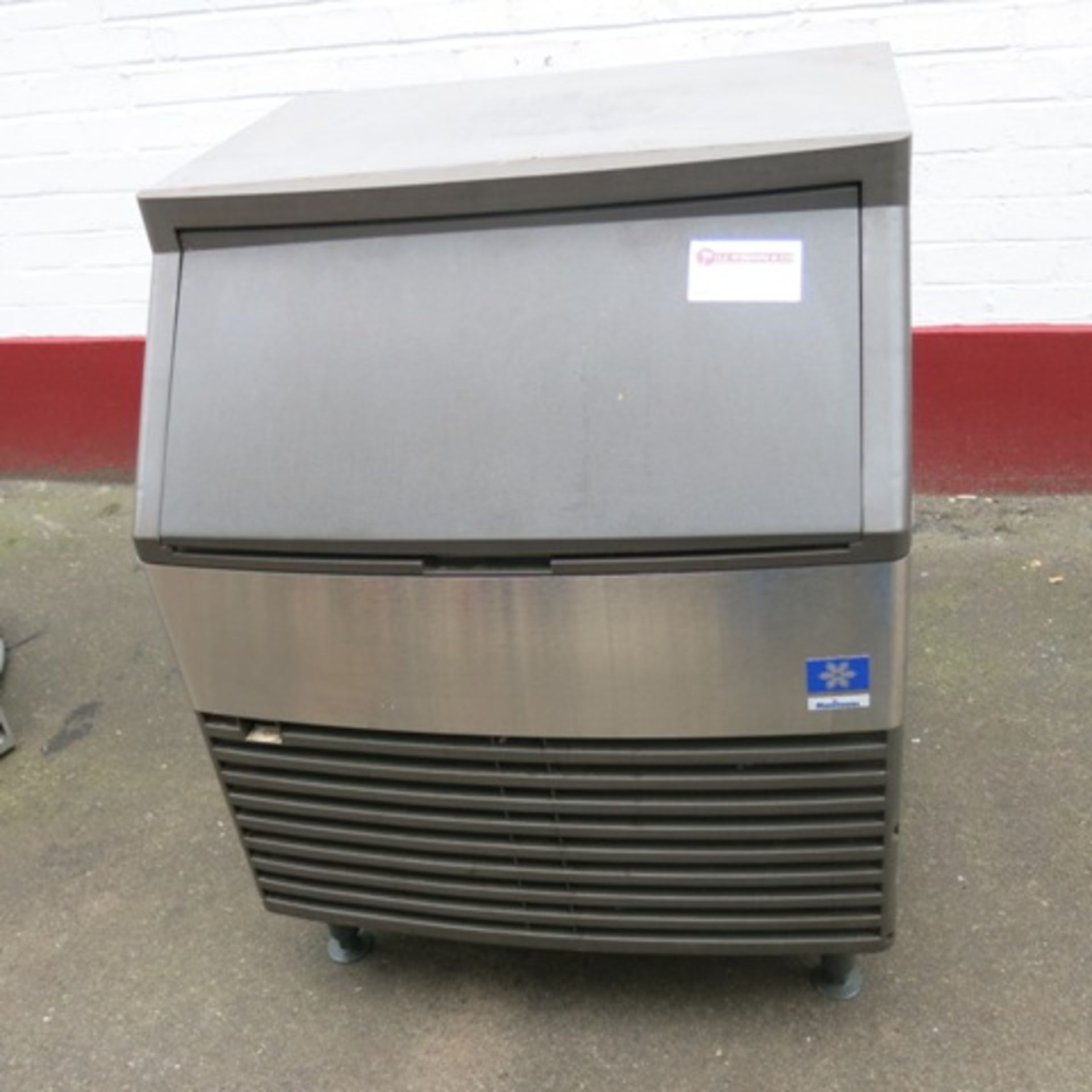 Manitowoc Ice Maker, Model QD0272A, Size (H) 95 x (D) 70 x (W) 78cm