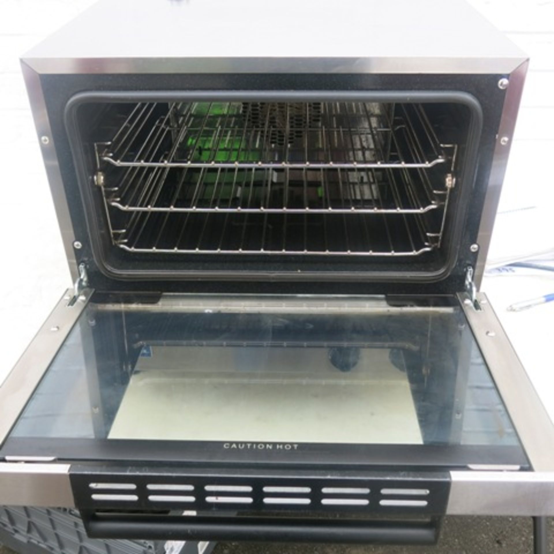 Blue Seal Counter Top Turbo Fan Convection Oven, Model E22M3. Comes with 3 Trays - Image 6 of 9