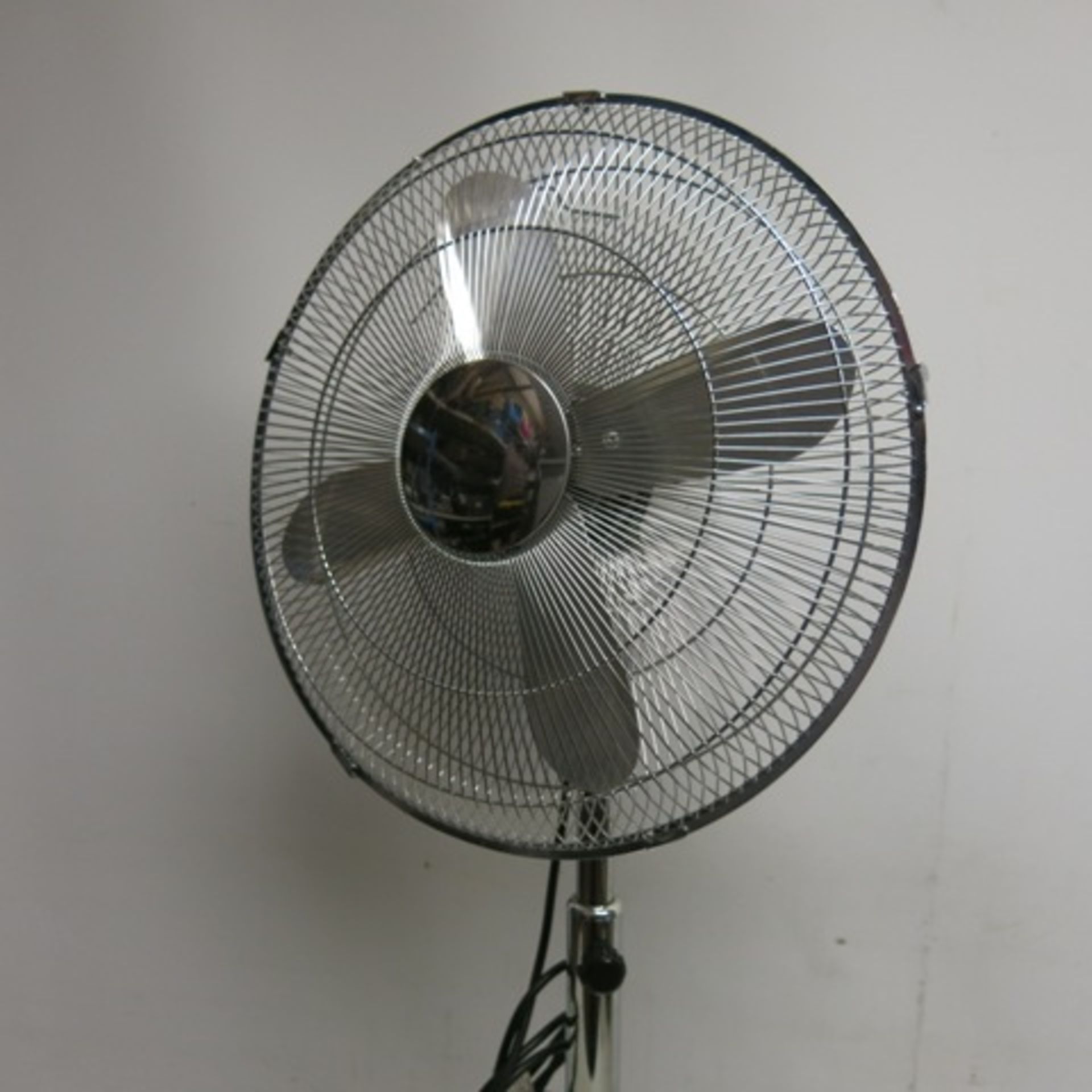 Upright Floor Standing Fan in Chrome - Bild 2 aus 2