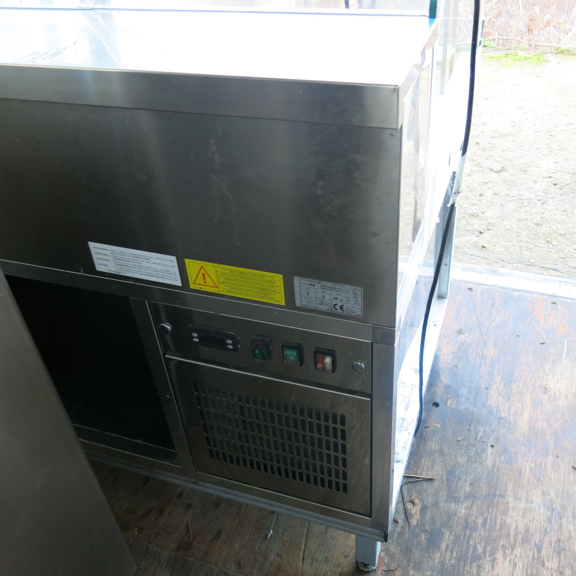 Stiltek Illuminated Glass Fronted Refrigerated Display Chiller, Model VETRINA FREDDA 100. Comes with - Image 4 of 6