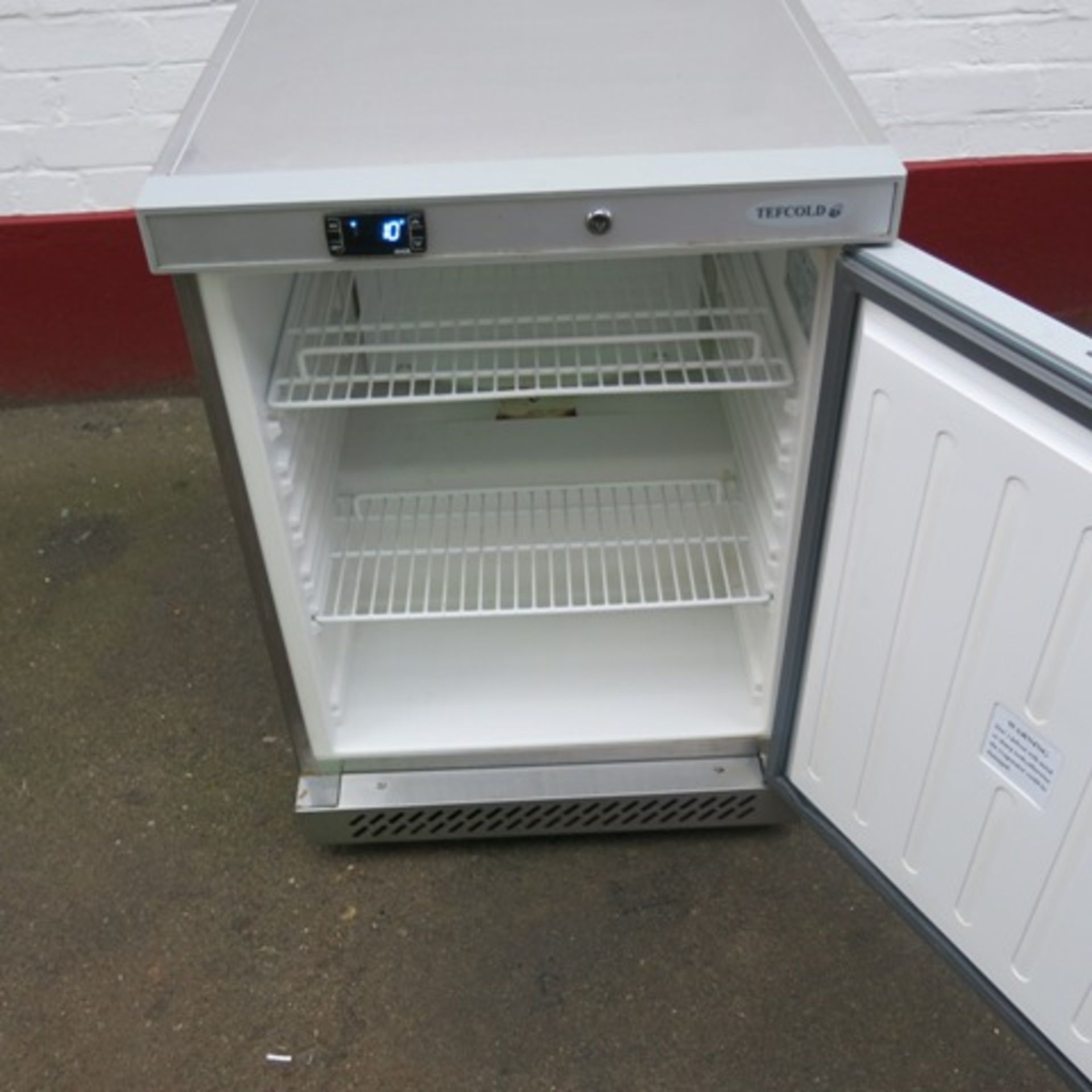 Tefcold Under Counter Chiller, Model UR200S, Year 2016, Size (H)80 x (D)58 x (W)60cm. Comes with Key - Image 3 of 6