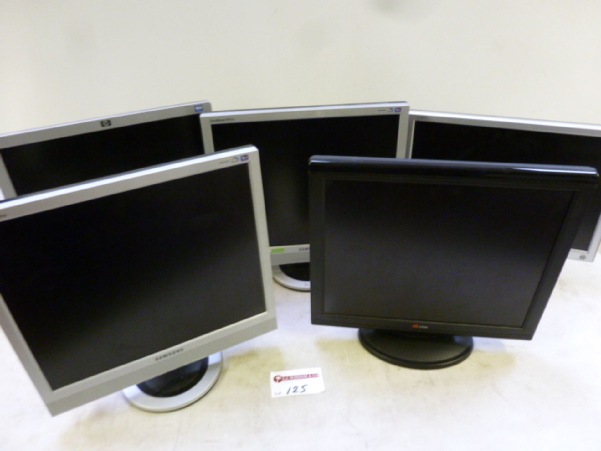 5 x Assorted 19" Computer Monitors, 2 x Samsung, 1 x HP x 1 x Hanns-G & 1 x Yuraku. (As Viewed)