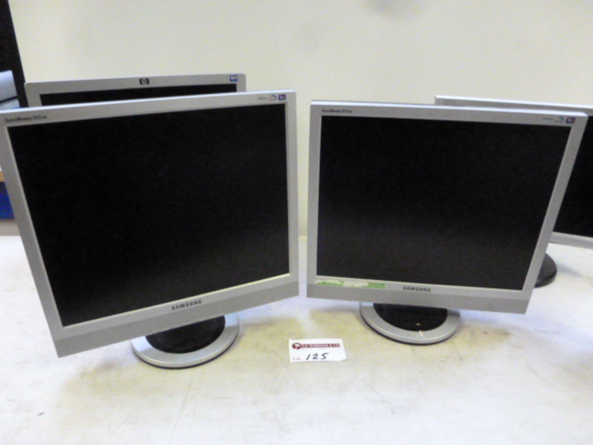 5 x Assorted 19" Computer Monitors, 2 x Samsung, 1 x HP x 1 x Hanns-G & 1 x Yuraku. (As Viewed) - Image 3 of 6