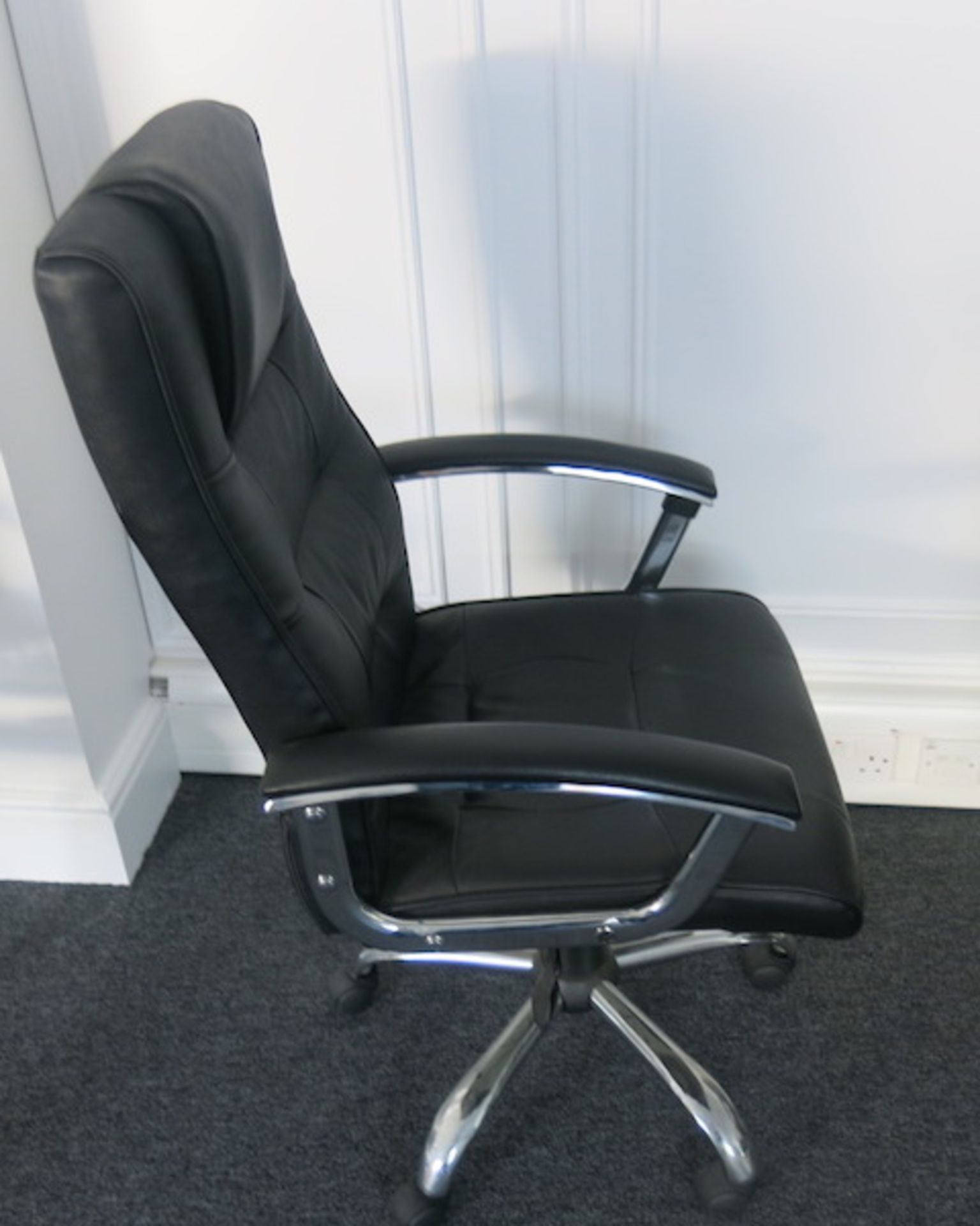 3 x Black Faux Leather Executive Office Swivel Chairs - Image 3 of 4