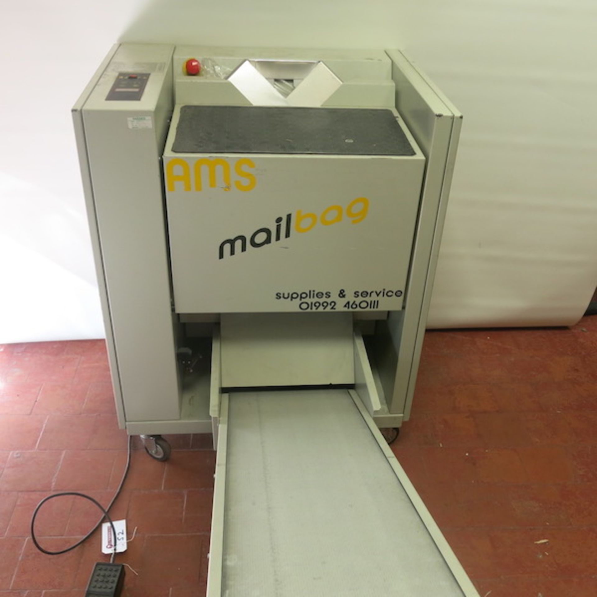 Plasticsert 100 Mailbagging Machine, Model Plasticsert. Comes with Conveyor & Foot Pedal, Year 2000 - Image 4 of 11