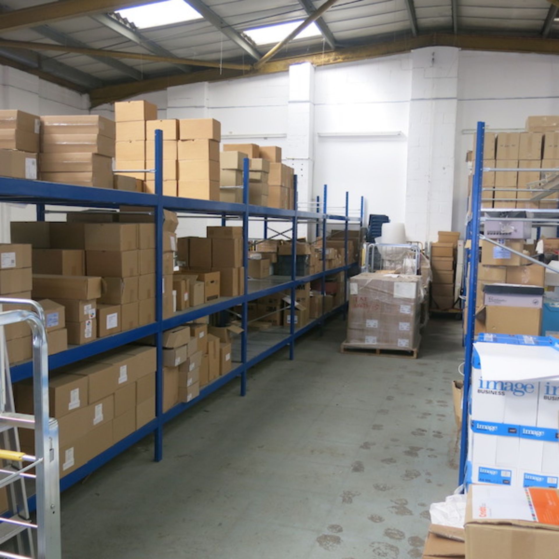 11 Bays of Racking with Metal Shelves to Include: 14 x 2.4m Uprights, 66 x 1.8m Beams & 192 x 1m - Image 5 of 5