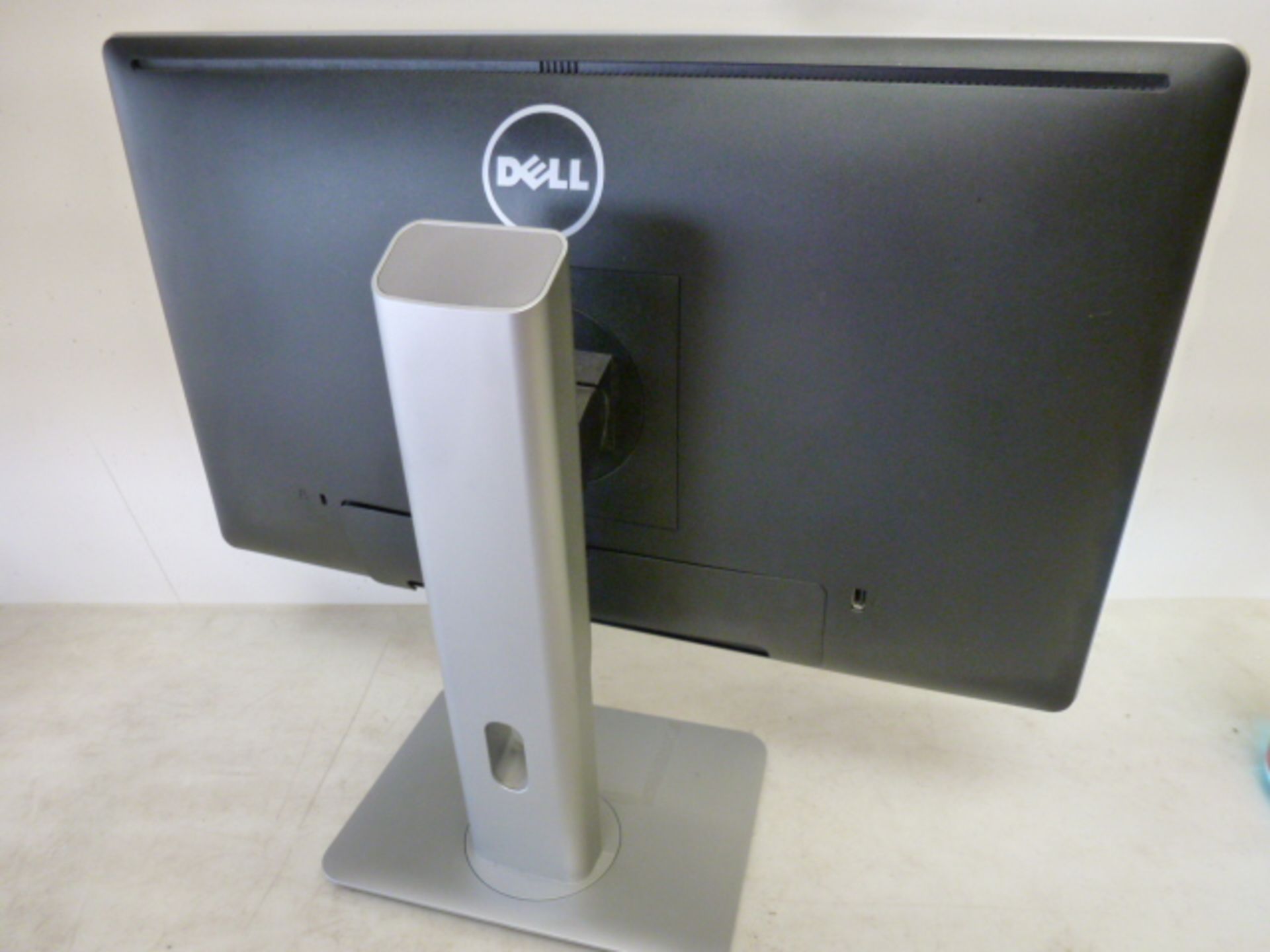 Dell 22" Widescreen LCD Monitor Model P2214Hb. Comes with Power Supply & VGA - Image 2 of 2