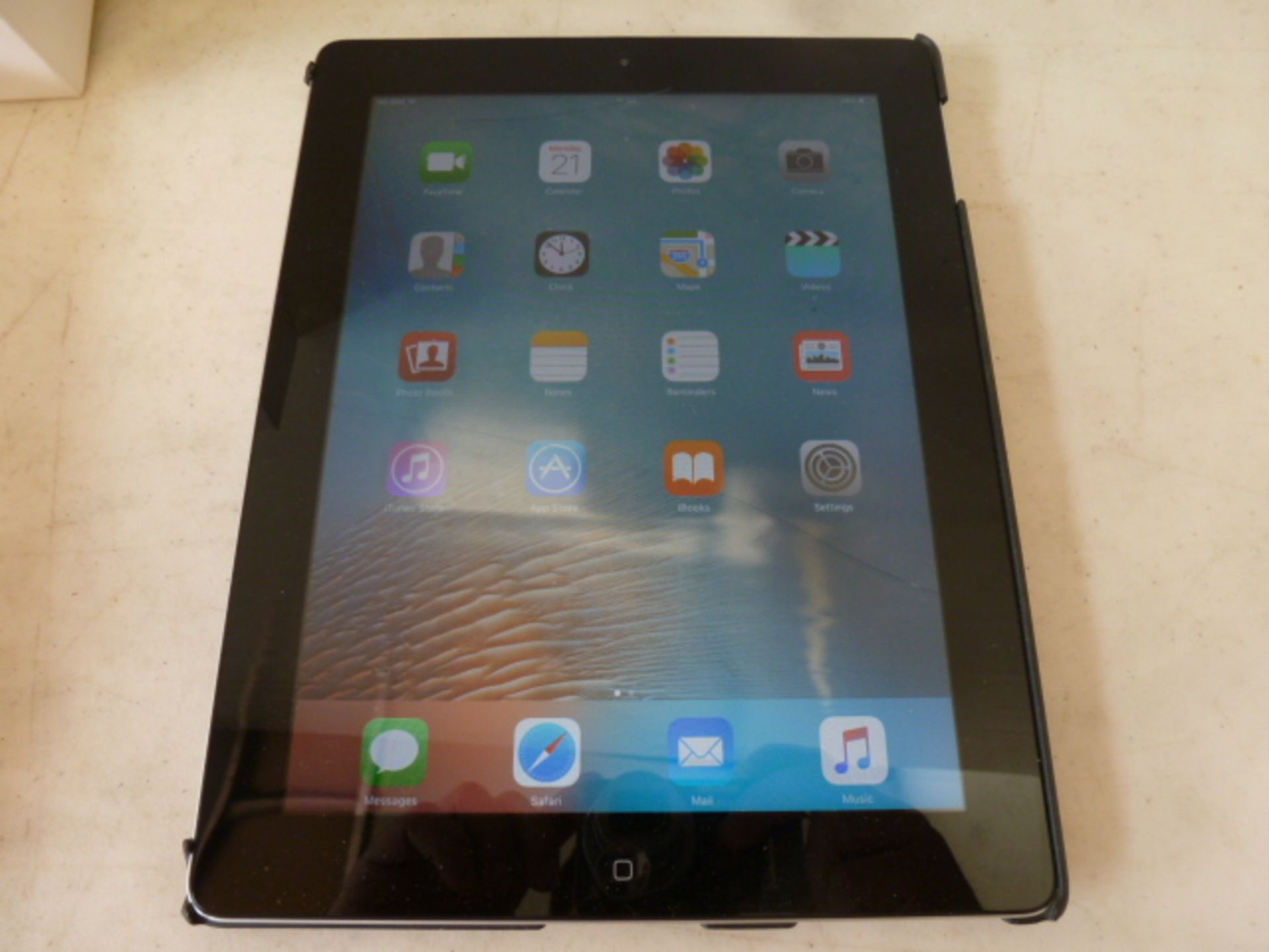 Ipad 2 Model A1396, Wi-Fi 3G, 32GB. Comes with Box & Charger. (Slight Damage to Screen as Viewed/ - Image 2 of 4