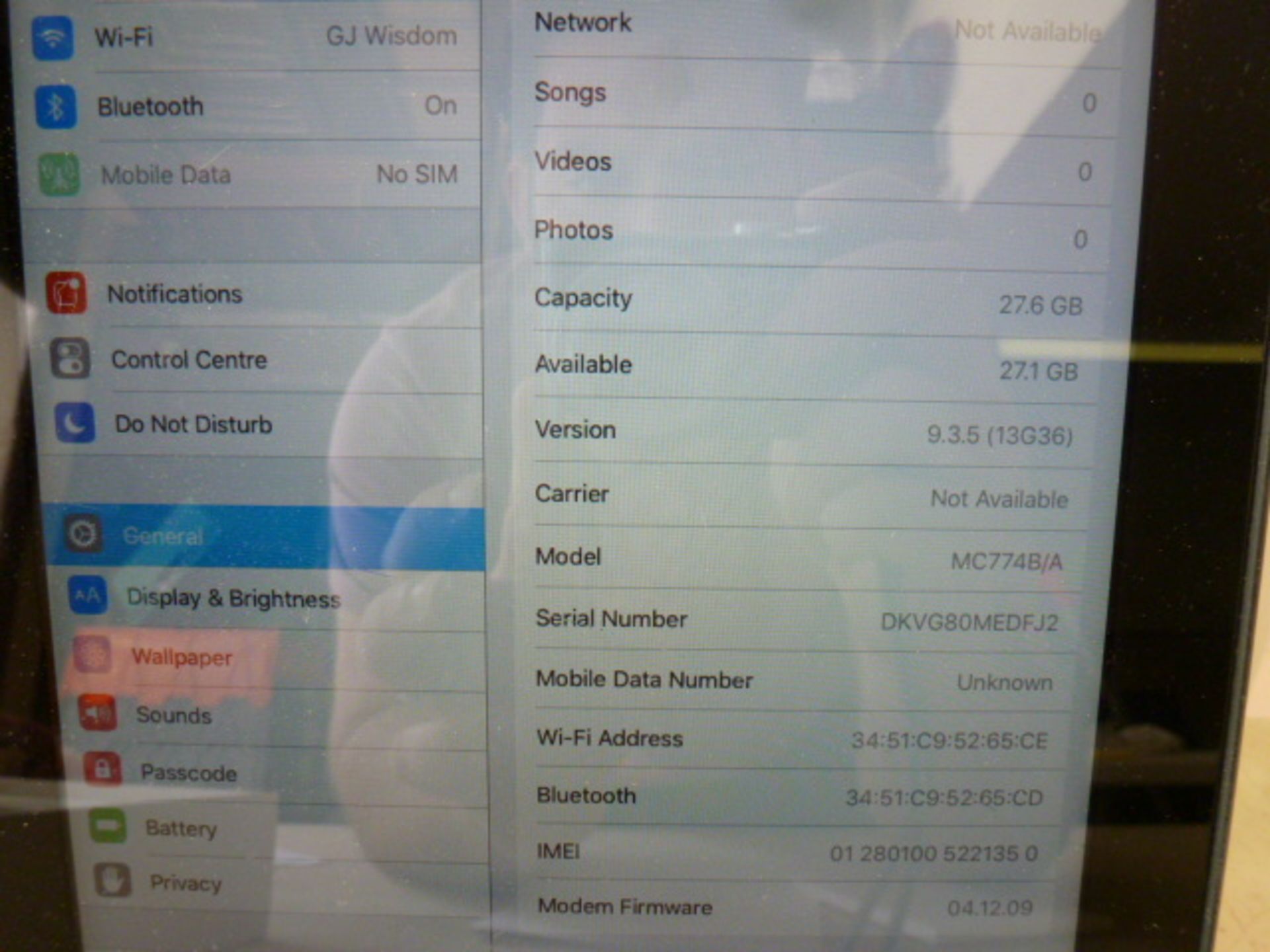 Ipad 2 Model A1396, Wi-Fi 3G, 32GB. Comes with Box & Charger. (Slight Damage to Screen as Viewed/ - Image 3 of 4