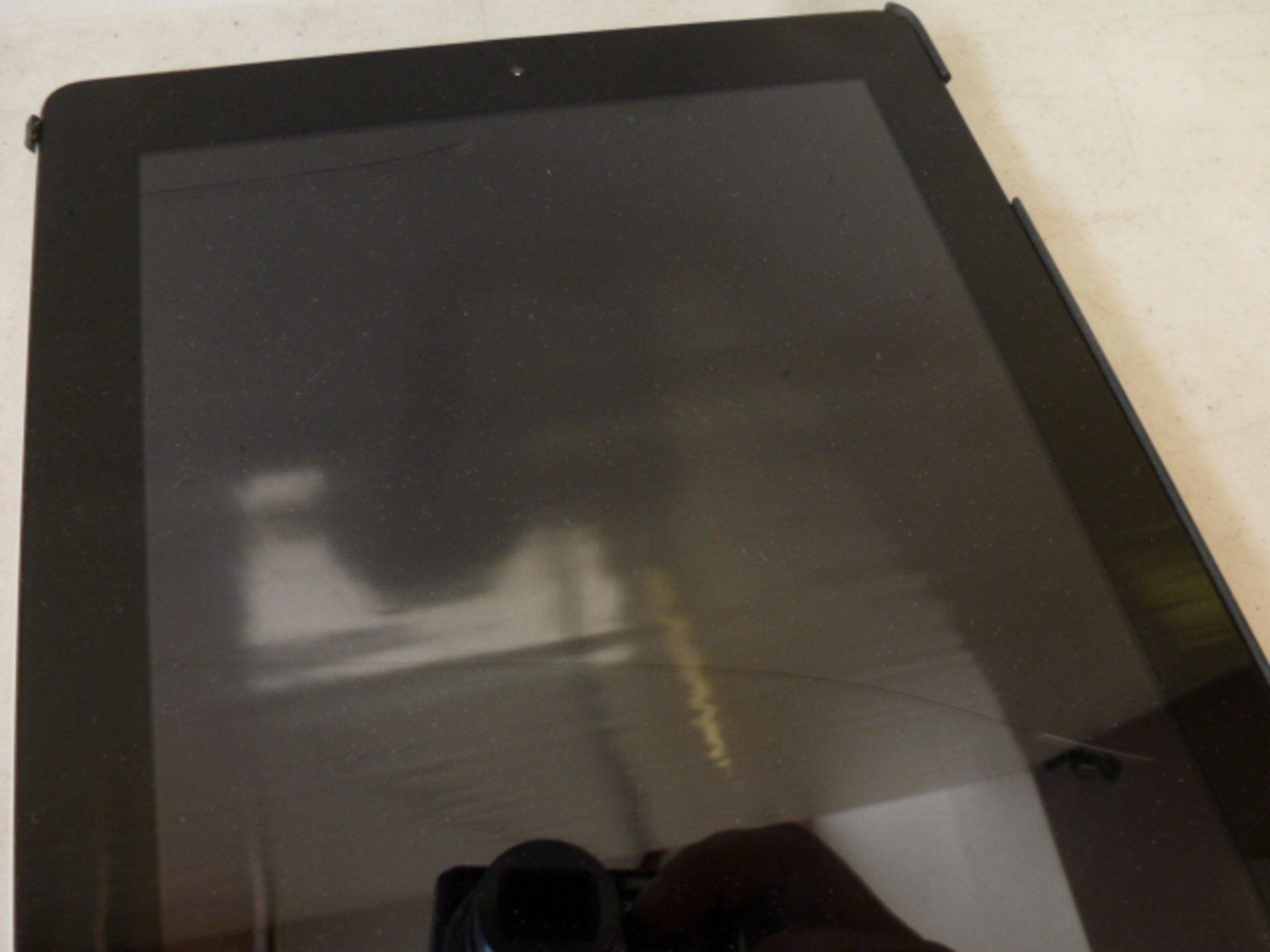 Ipad 2 Model A1396, Wi-Fi 3G, 32GB. Comes with Box & Charger. (Slight Damage to Screen as Viewed/ - Image 4 of 4