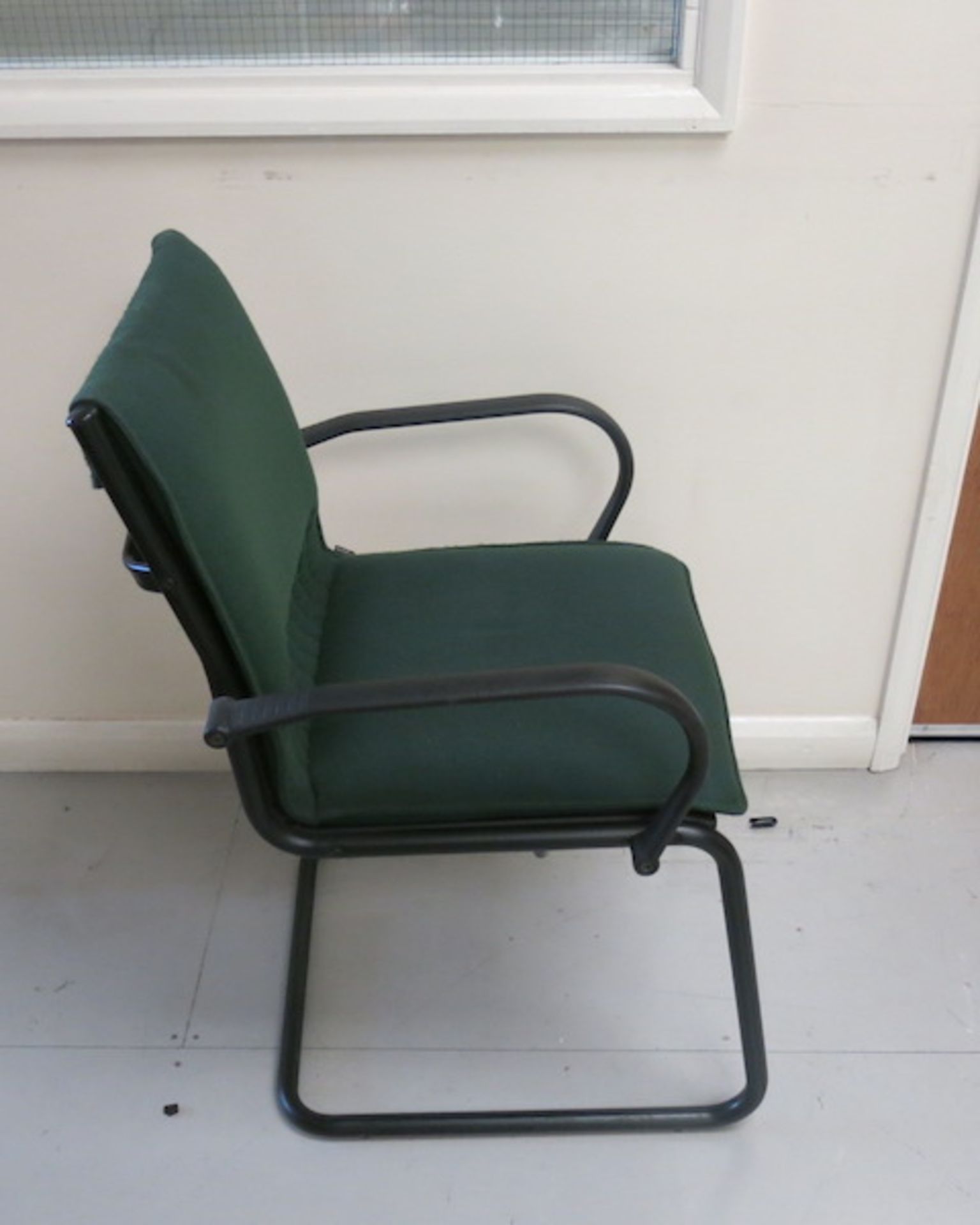 8 x Bottle Green Cantilever Meeting Chairs - Image 4 of 4