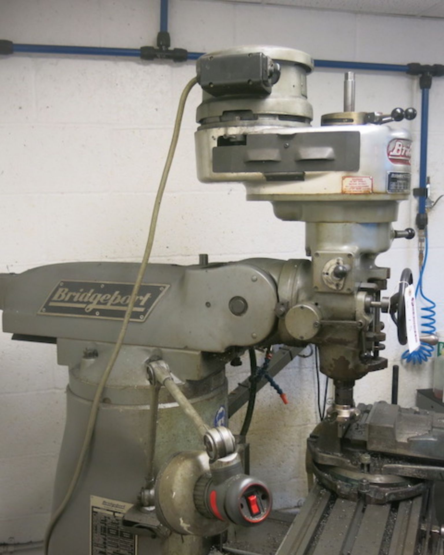 Bridgeport Universal Milling Machine, 42" x 9" Table, S/N 418870486W. Complete with Machine Vice, - Image 5 of 15