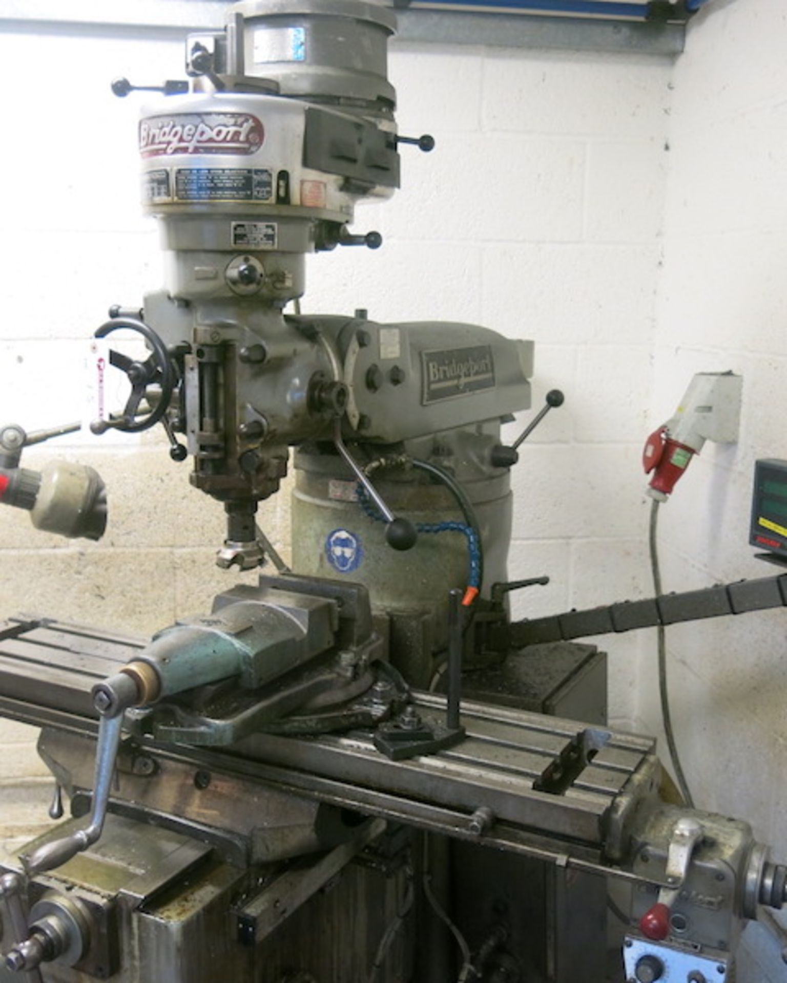 Bridgeport Universal Milling Machine, 42" x 9" Table, S/N 418870486W. Complete with Machine Vice, - Image 8 of 15