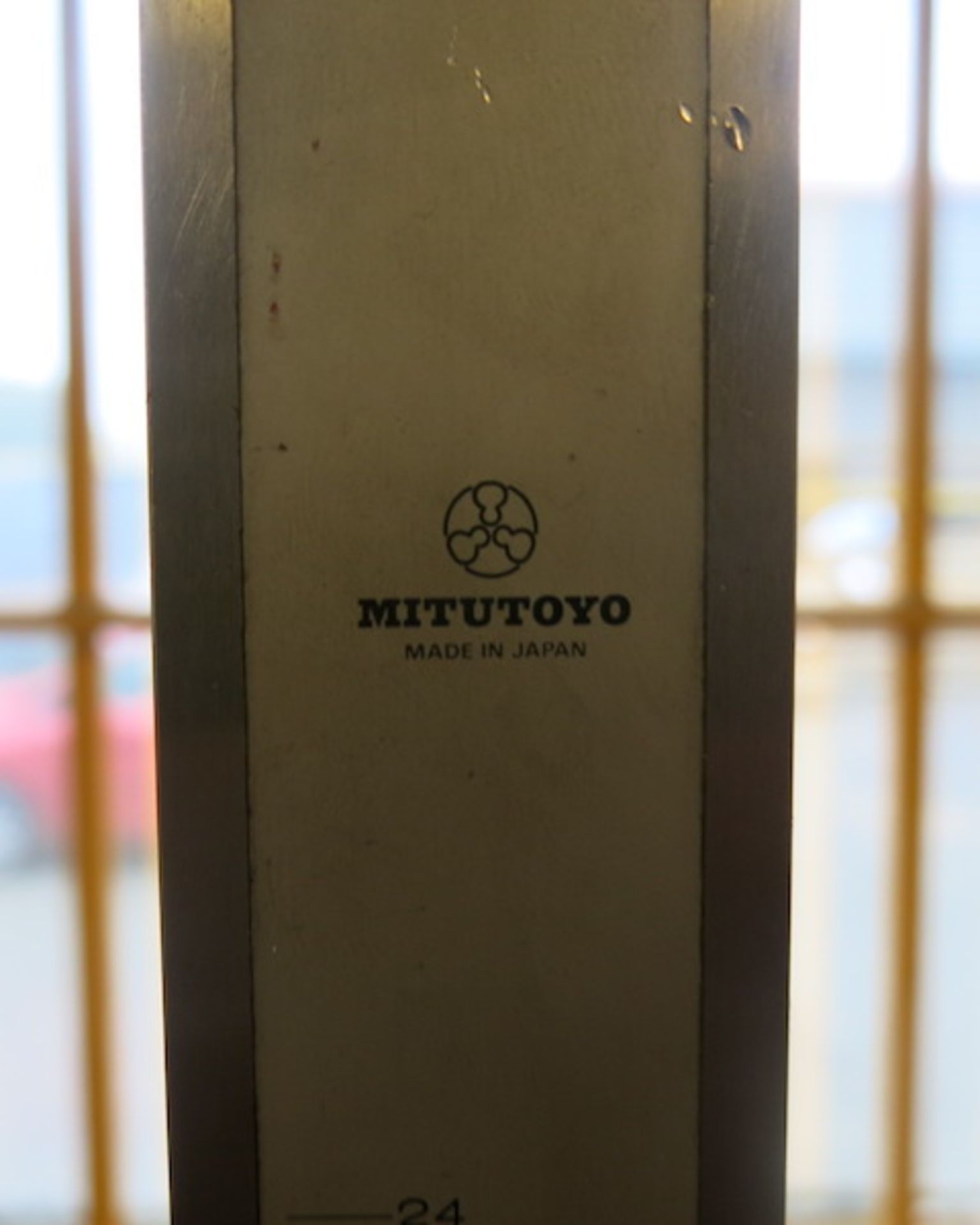 Mitutoyo Digital Readout Vernier Height Gauge with 300mm Square Surface Table and Mitutoyo Vernier - Image 4 of 5