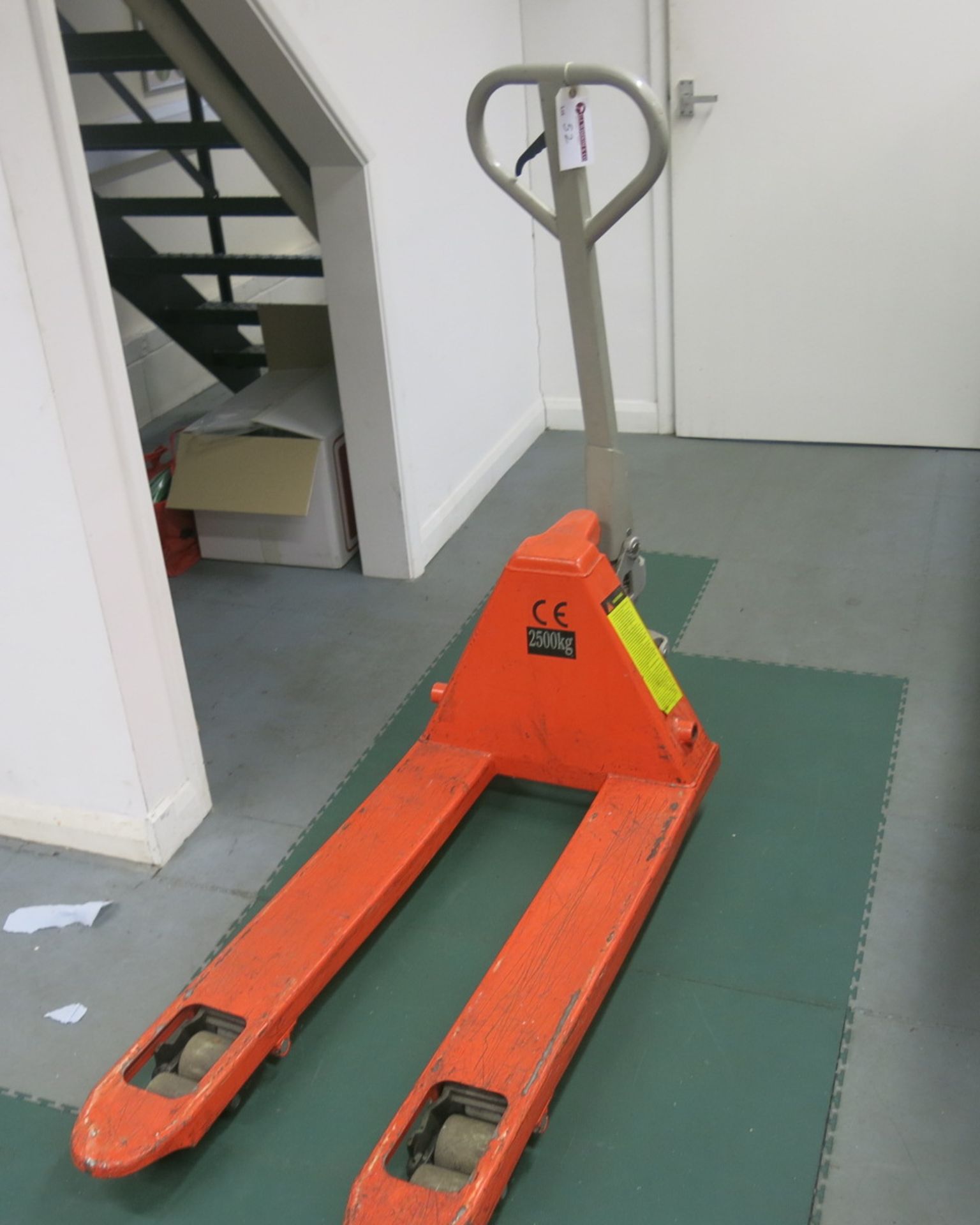 Warrior 2500kg Pallet Truck - Image 4 of 4